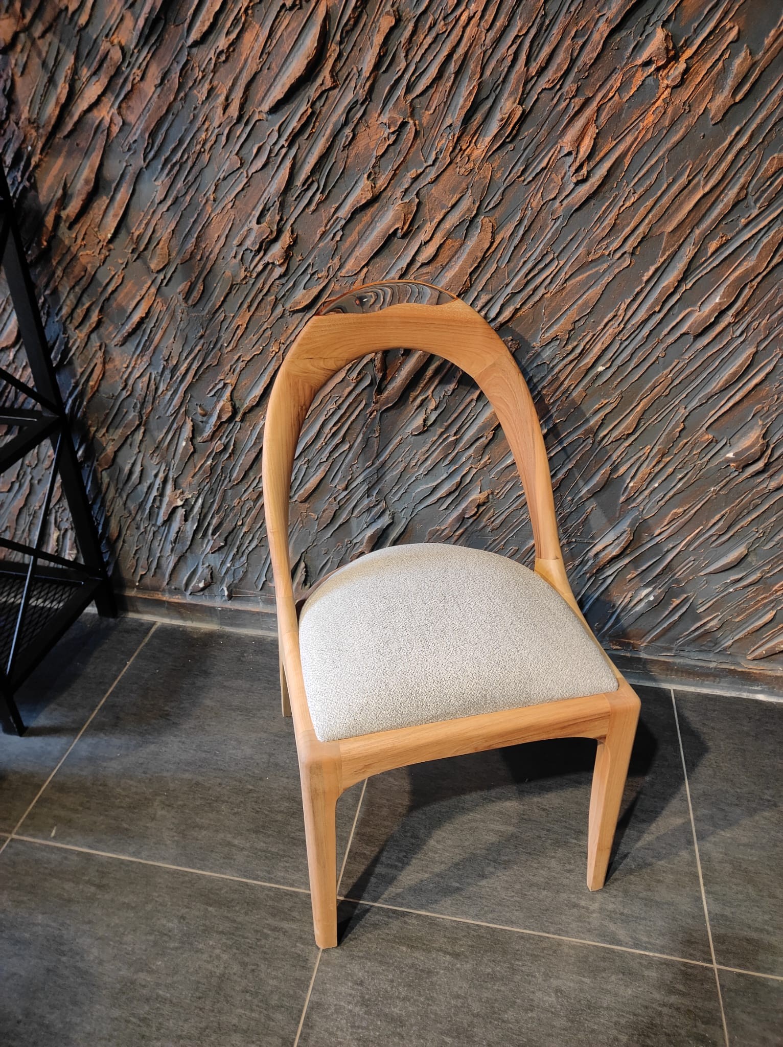 Modern Walnut Wood Chair – Stylish and Comfortable Wooden Seating