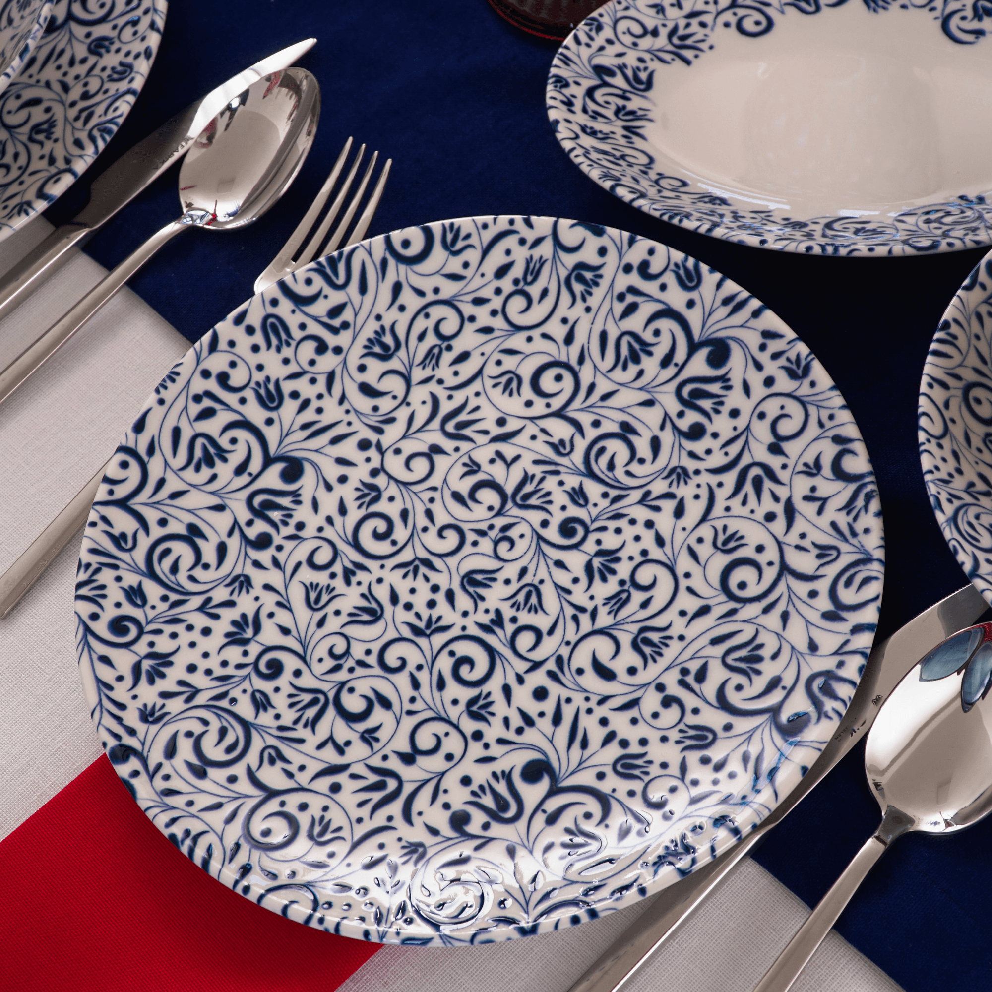 Ferozzi Laleli Digital Dinnerware Set - 24-Piece Porcelain Plates and Bowls with Elegant Blue Floral Pattern