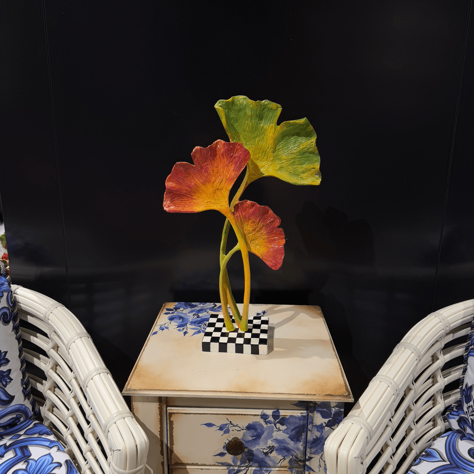 Autumn Leaves Sculpture – Decorative Fall-Inspired Design with Checkered Base