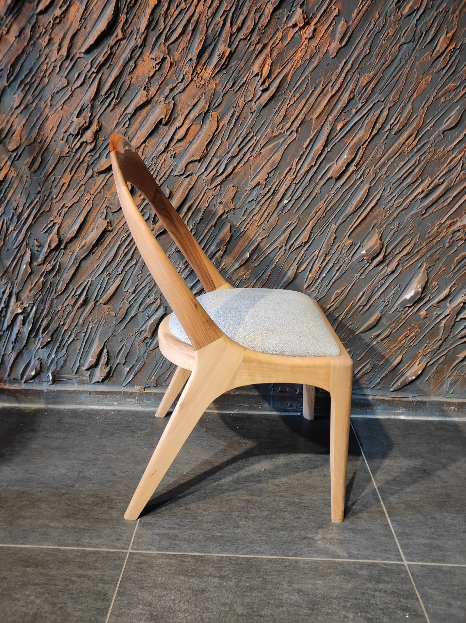 Modern Walnut Wood Chair – Stylish and Comfortable Wooden Seating