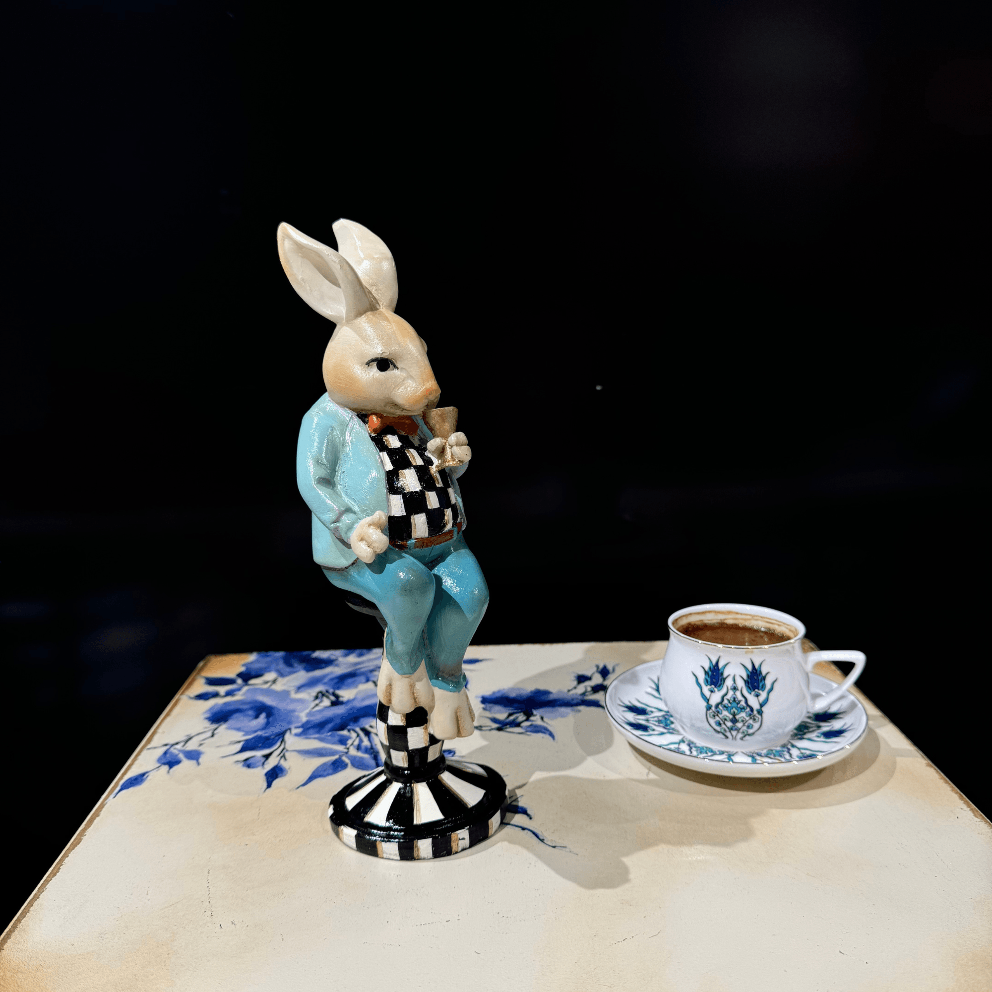 Ferozzi Elegant Blue Suit Rabbit Figurine – Handcrafted Whimsical Baroque-Inspired Home & Bar Decor