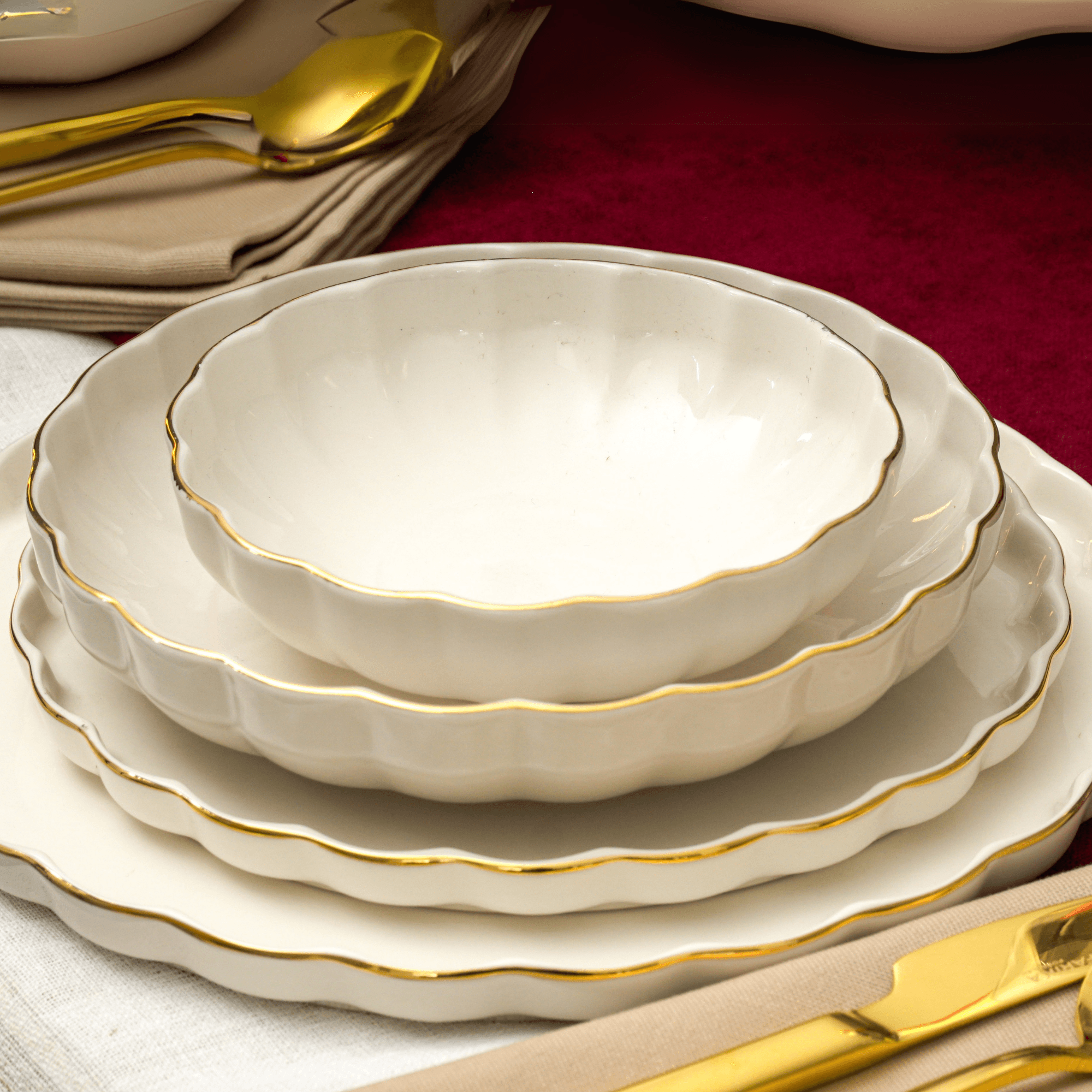 Golden Habbe Porcelain Set