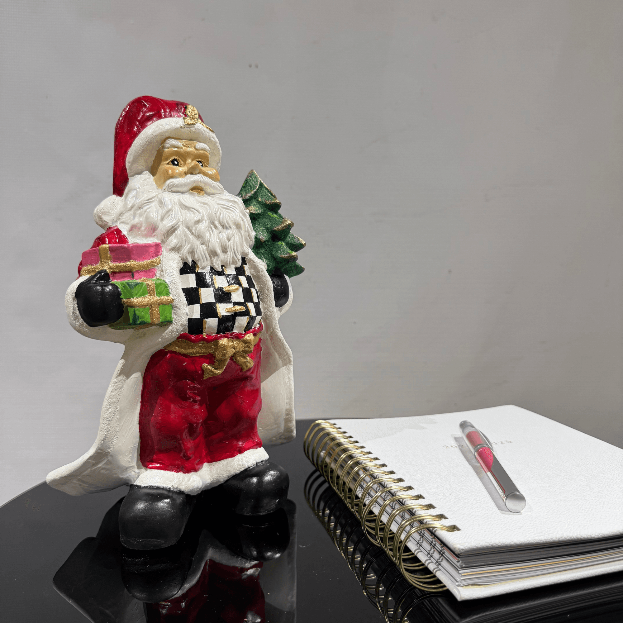 Ferozzi Classic Santa Claus Figurine with Checkered Vest – Handcrafted Festive Holiday Decoration