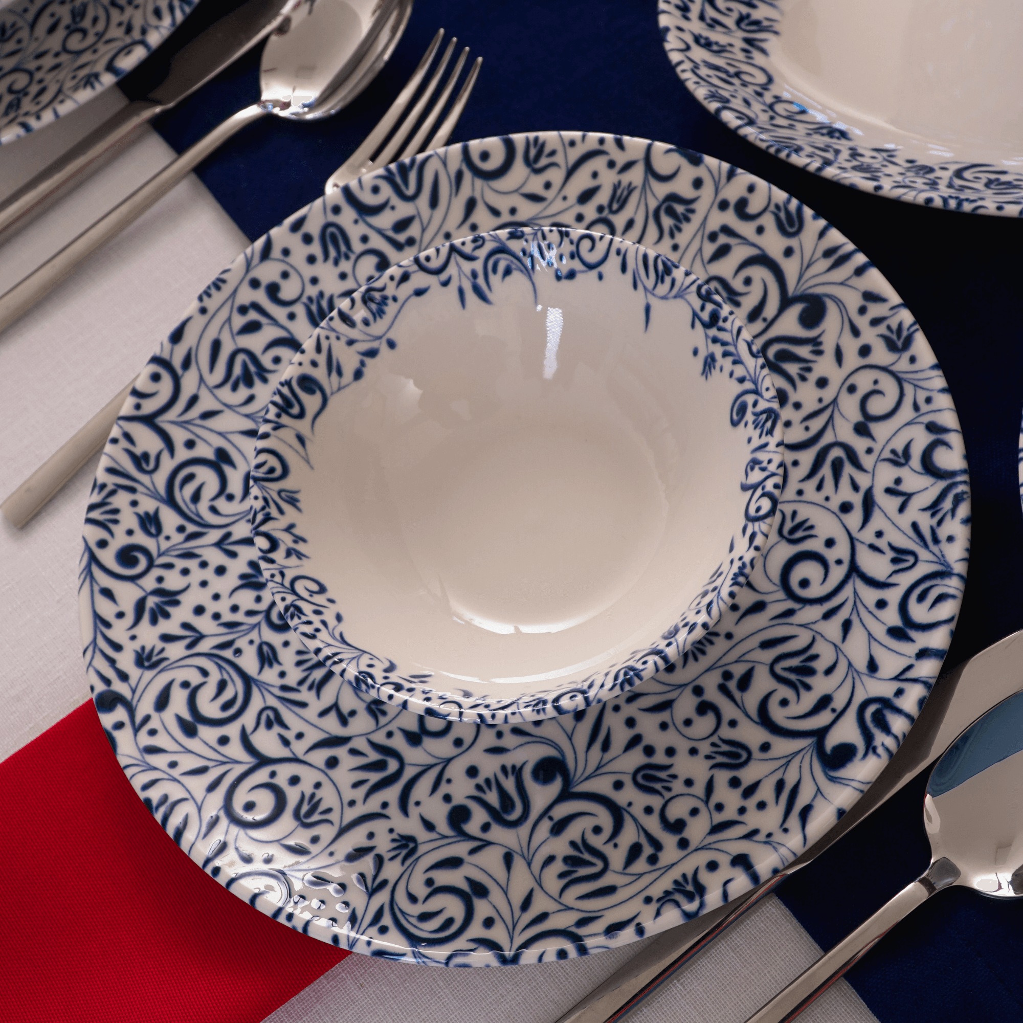 Ferozzi Laleli Digital Dinnerware Set - 24-Piece Porcelain Plates and Bowls with Elegant Blue Floral Pattern