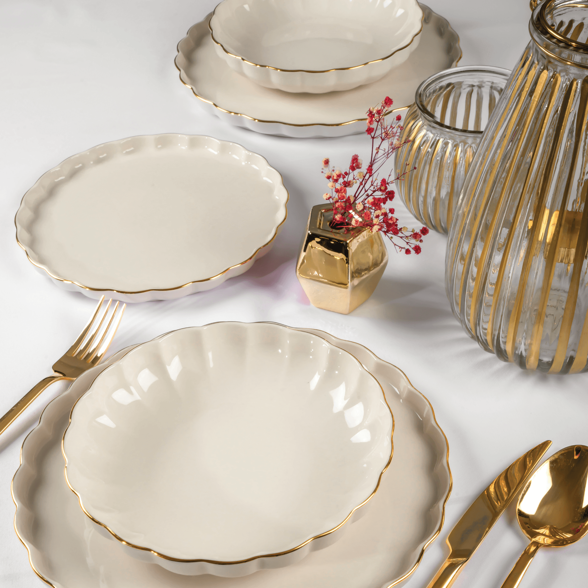 Golden Habbe Porcelain Set