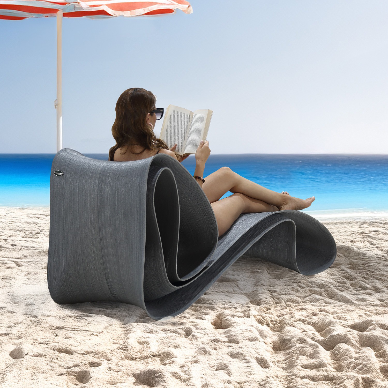 Ferozzi Waveform Relaxer Customizable 3D-Printed Sun Lounger for Garden and Beach