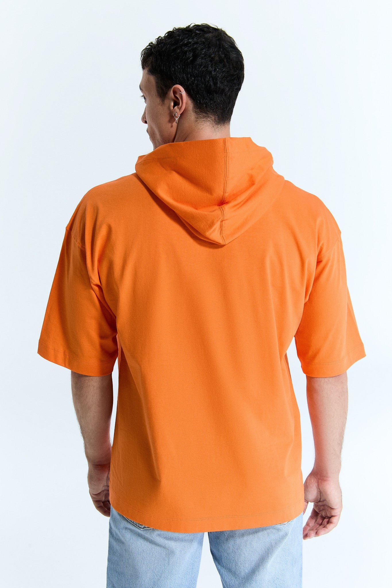 Orange T-Shirt mit Kapuze und kurzen Ärmeln für Männer