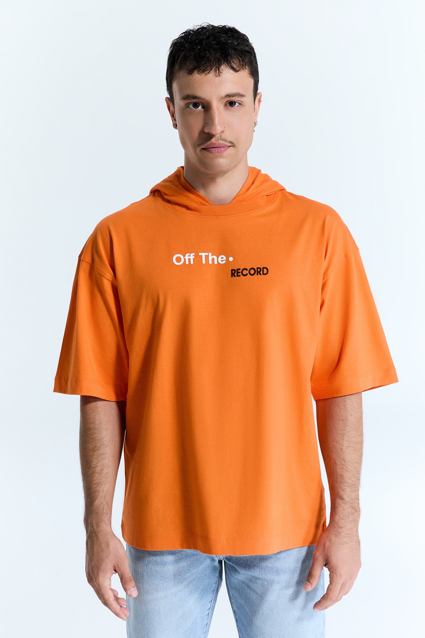 Orange T-Shirt mit Kapuze und kurzen Ärmeln für Männer