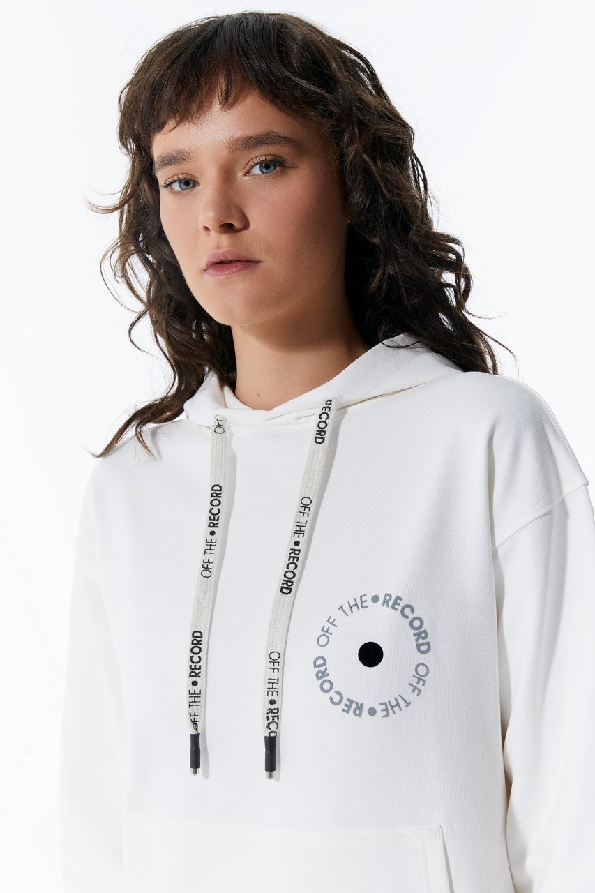 Weißer Damen-Hoodie mit Fronttasche