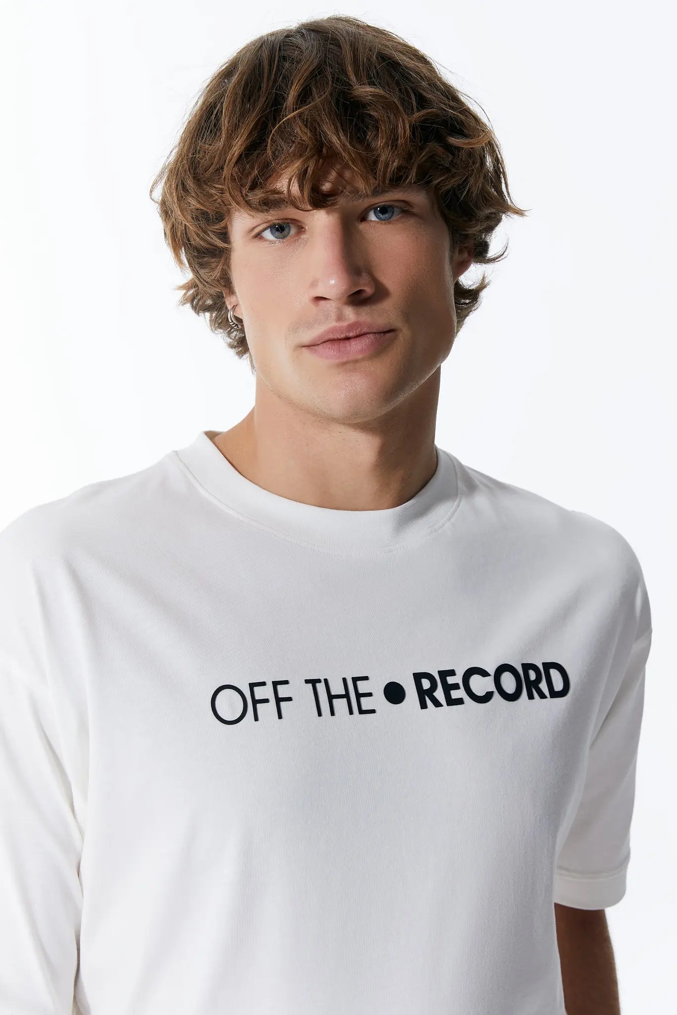 Einfarbiges Weißes Herren-T-Shirt mit Textdruck auf der Vorderseite