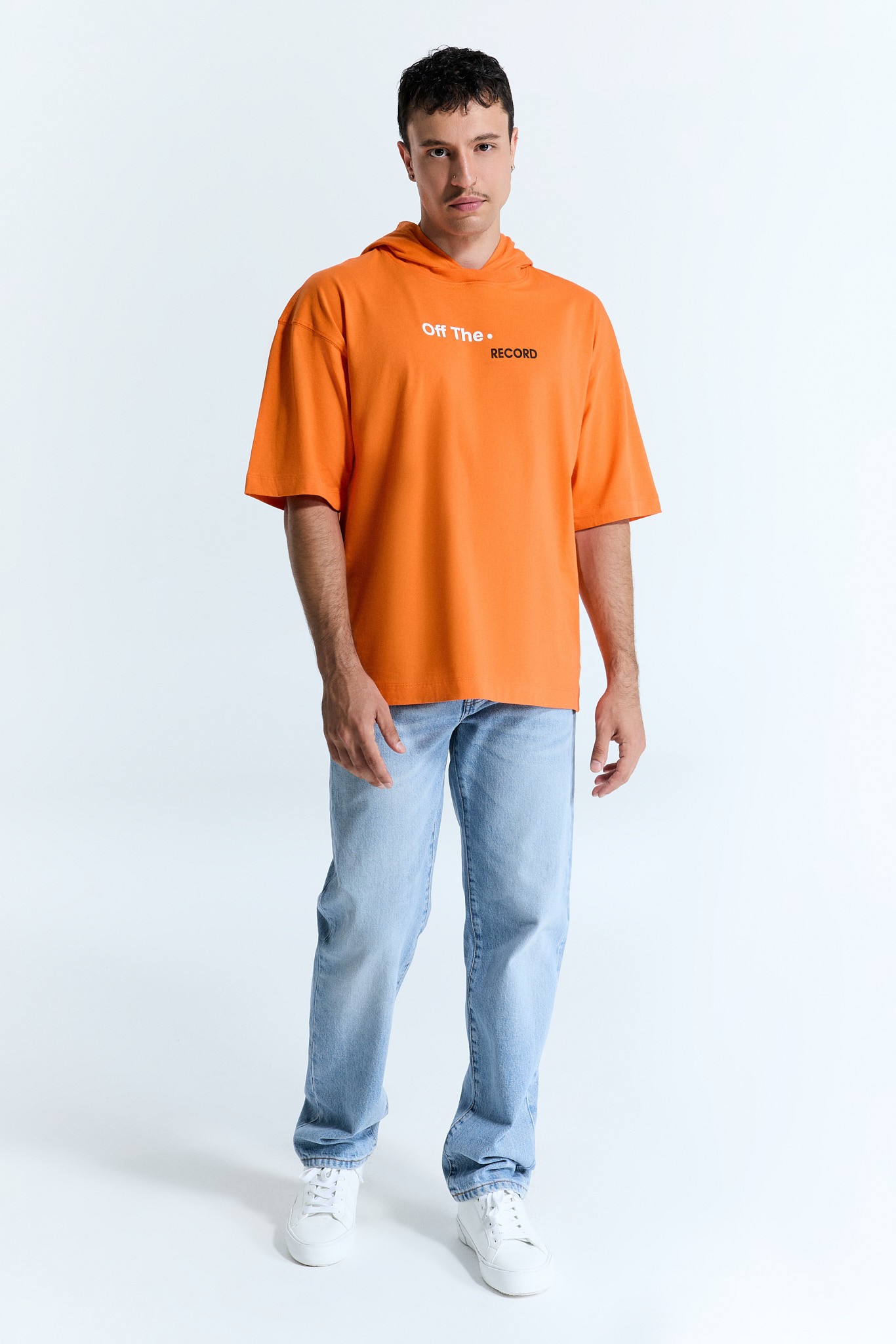 Orange T-Shirt mit Kapuze und kurzen Ärmeln für Männer