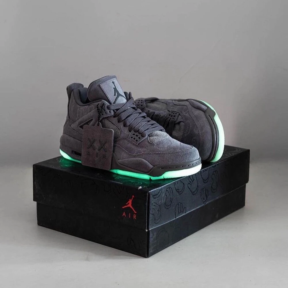 Air Jordan 4 Retro x KAWS “Cool Grey”