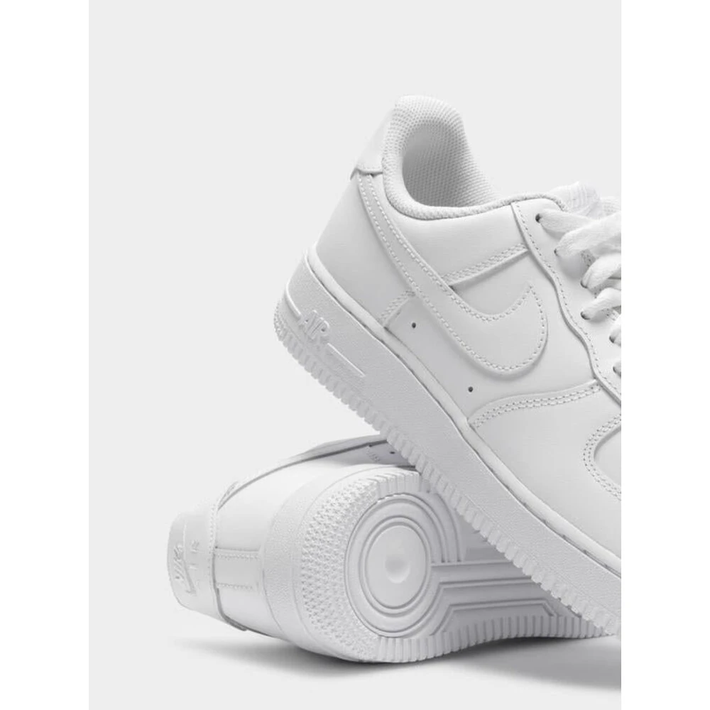 Air Force 1 Triple White “Classic”