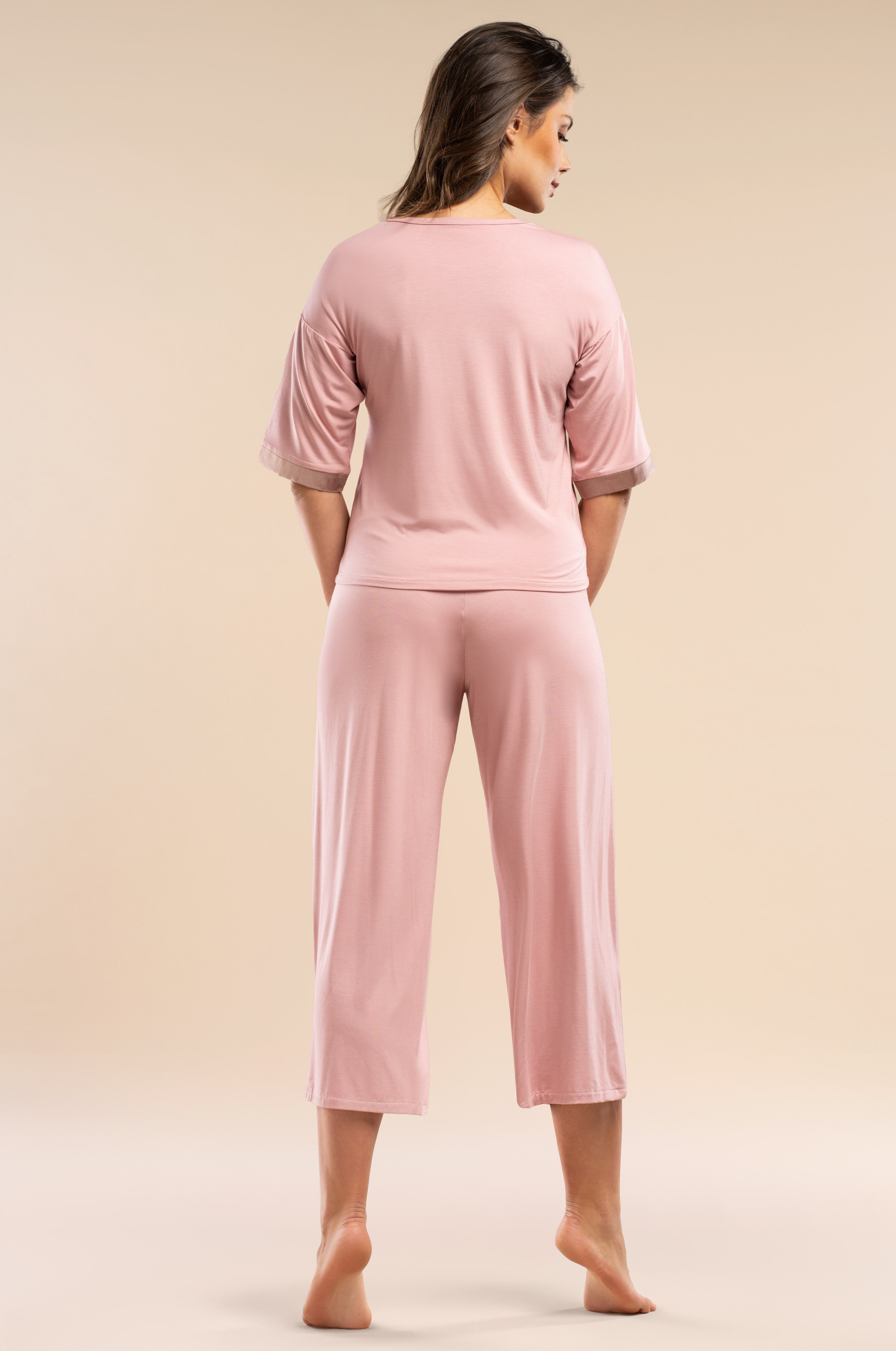 Damen Schlafanzug in Rosé | EcoVero™ Viskose, Halbarm, 7/8-Hose, Satin-Details