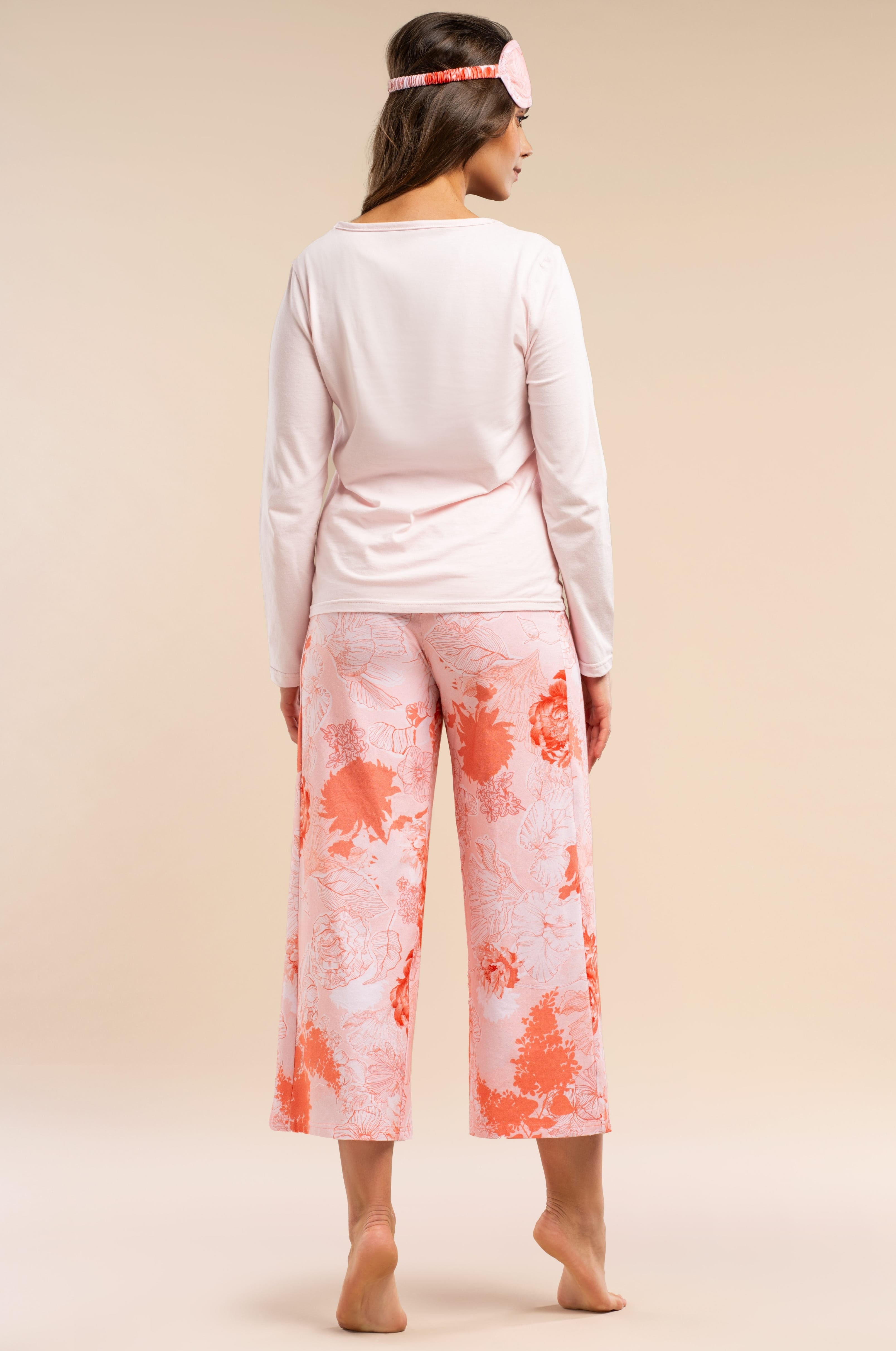 Damen Schlafanzug in Rosé aus 100% Baumwolle | Langarmshirt & 7/8-Culotte mit Blumenprint