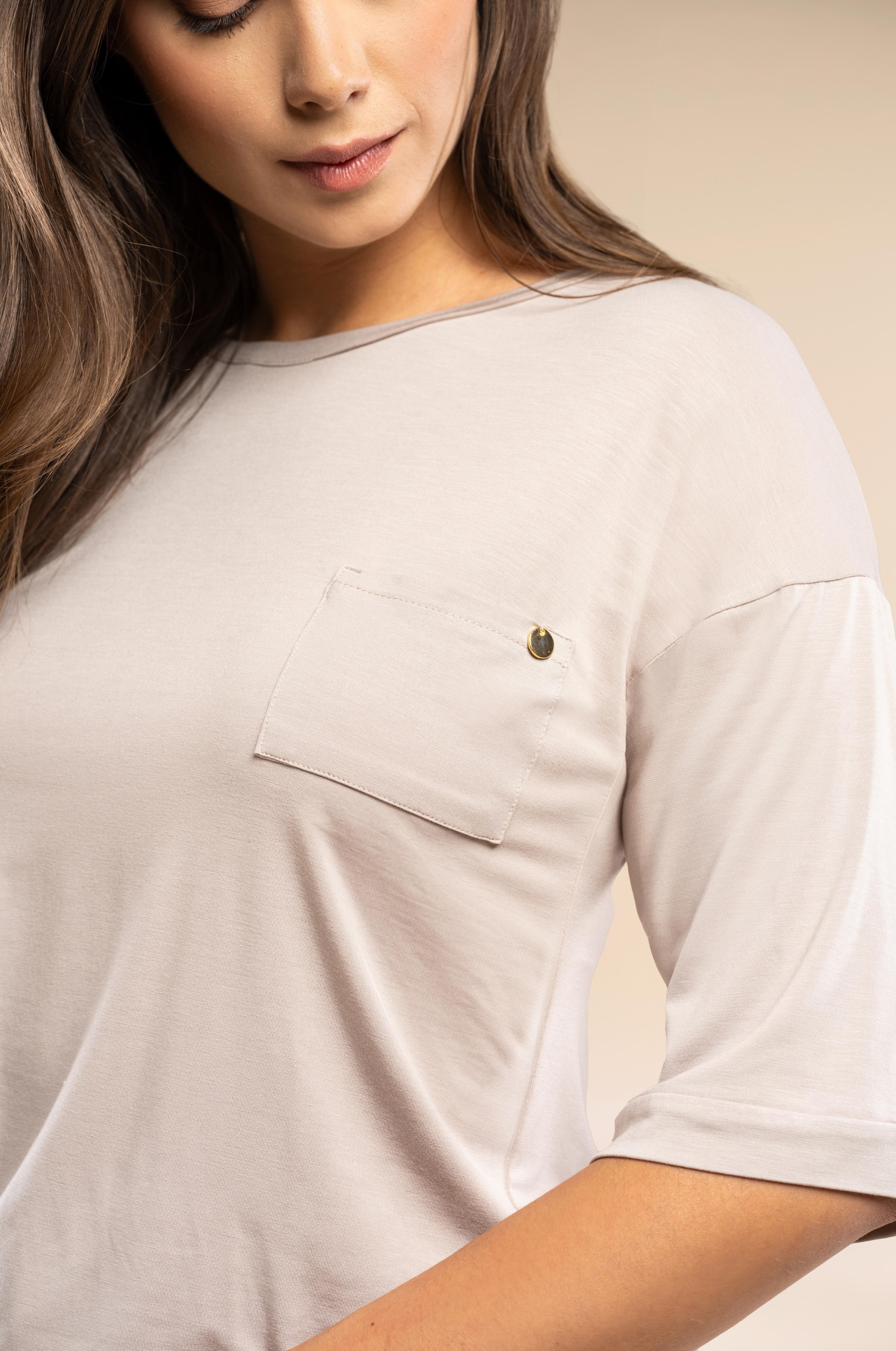 Damen Schlafanzug in Beige aus EcoVero™ Viskose | Halbarmshirt & 7/8-Hose mit Bindeband
