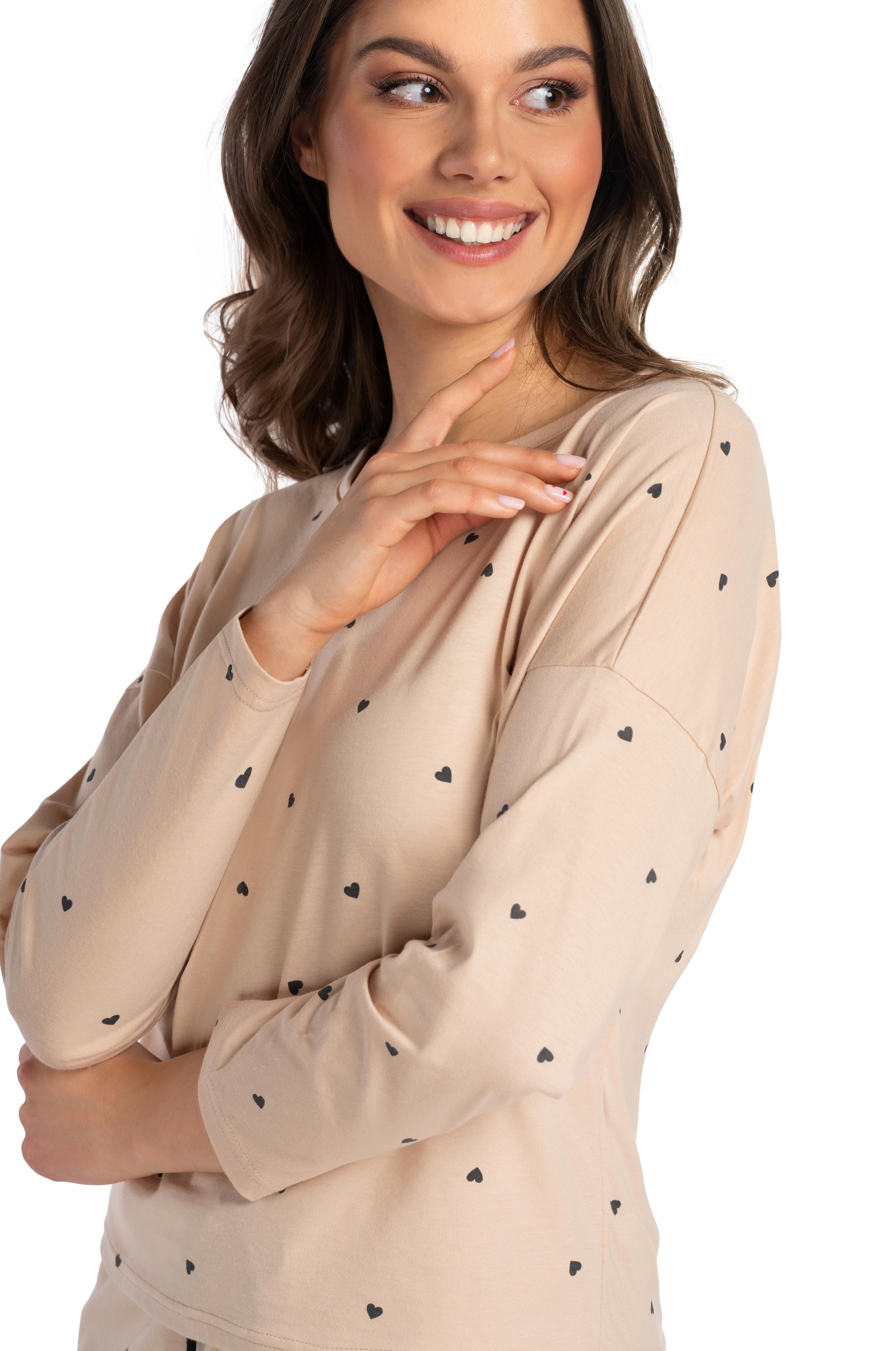 Damen Schlafanzug aus Baumwolle in Beige | Langarmshirt & Shorts mit schwarzen Herzchen-Print 
