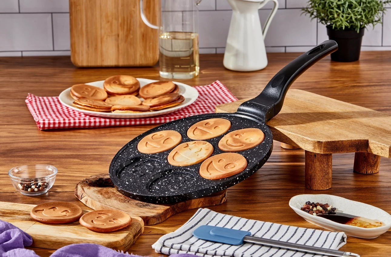 C-302 CAZORIA Tigaie clatite SMILE - 12 Buc.