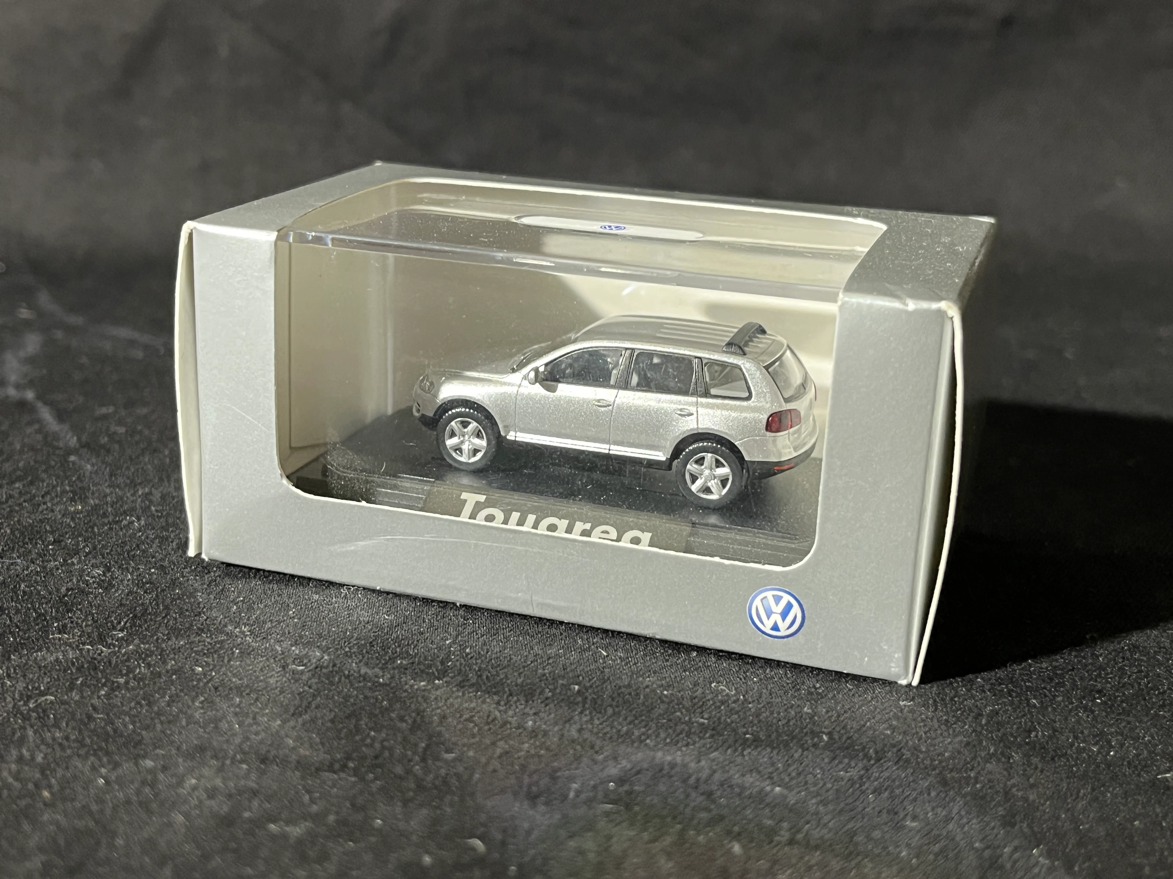 VW Touareg Werbemodell der VOLKSWAGEN AG 1:43 silber in OVP