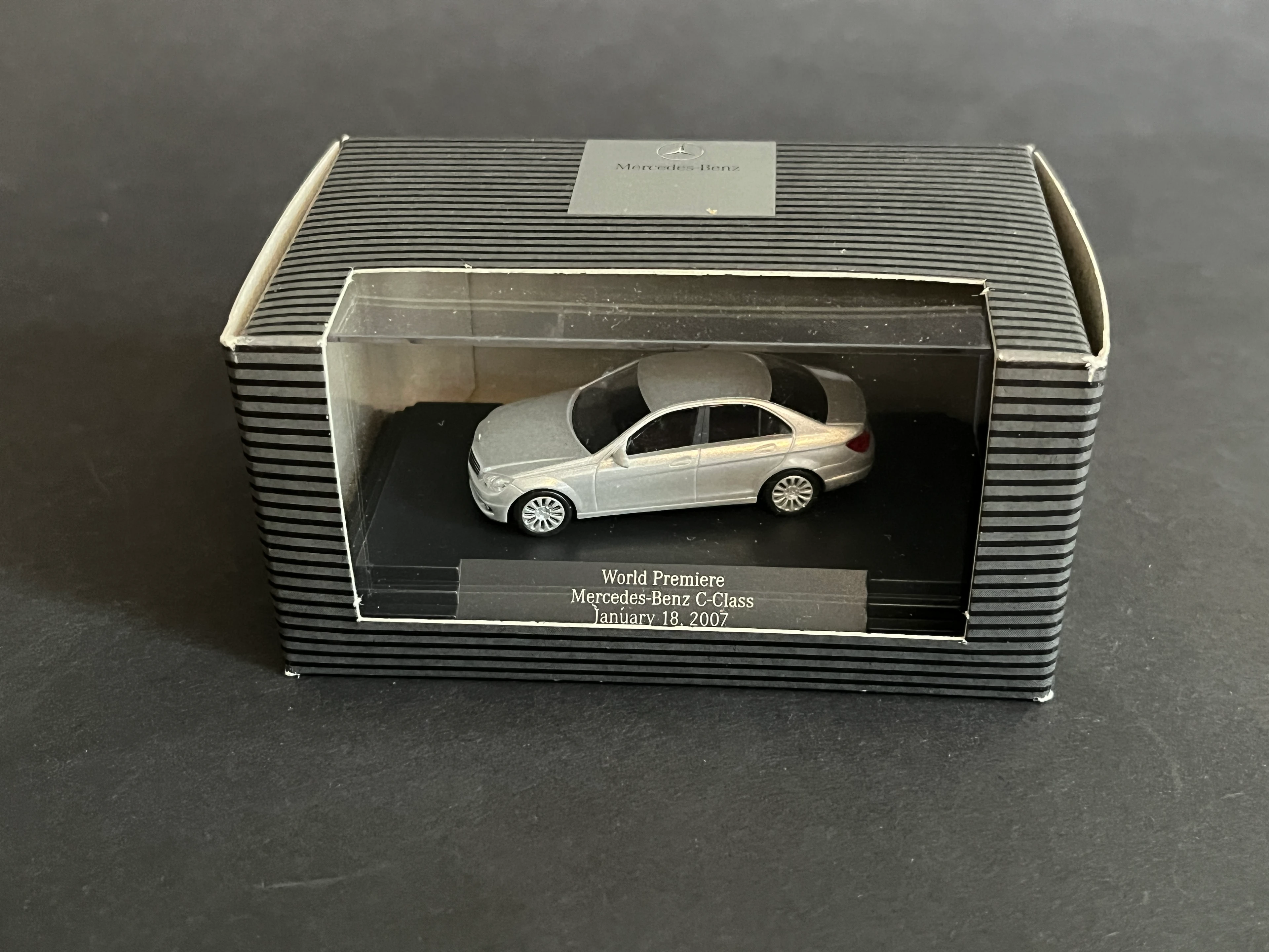 Mercedes Pressemodelle 1:87 PKW World Premiere C-Class 2007 silber