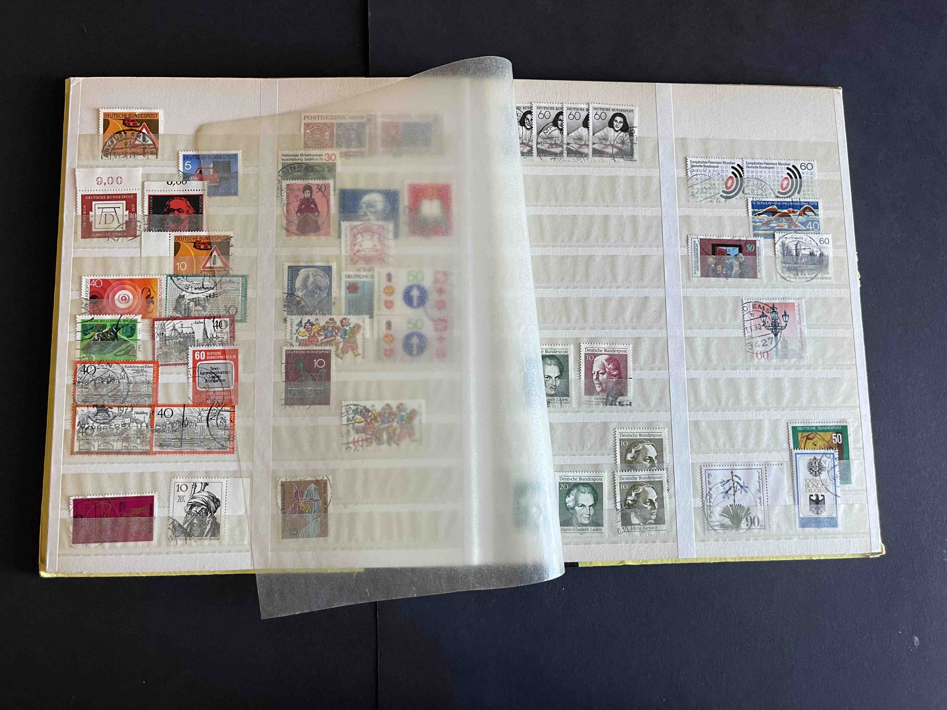 Briefmarken Album Bundesrepublik Deutschland gemischt 022