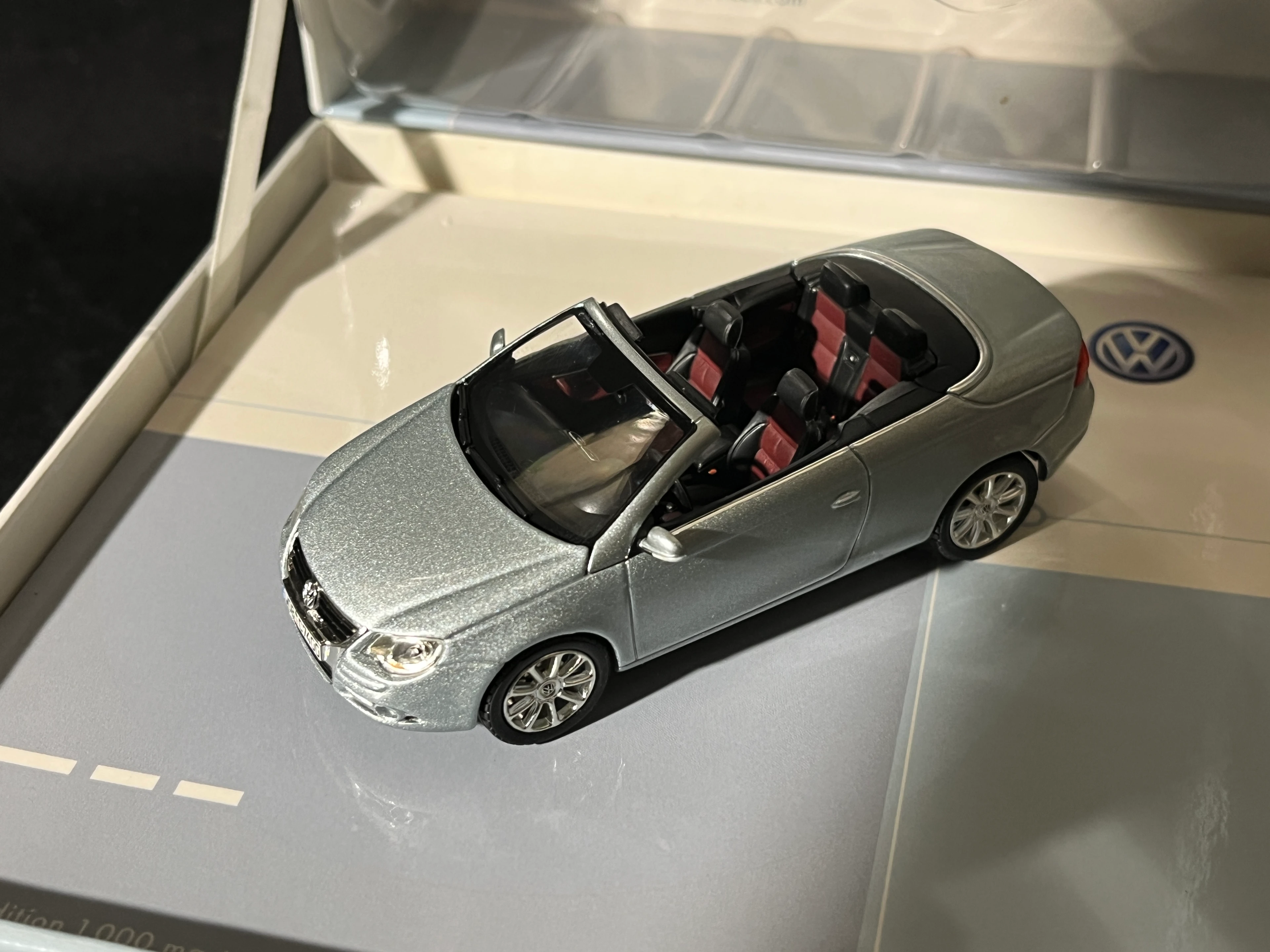 VW Display EOS Werbemodell der VOLKSWAGEN AG 1:43 silber in OVP