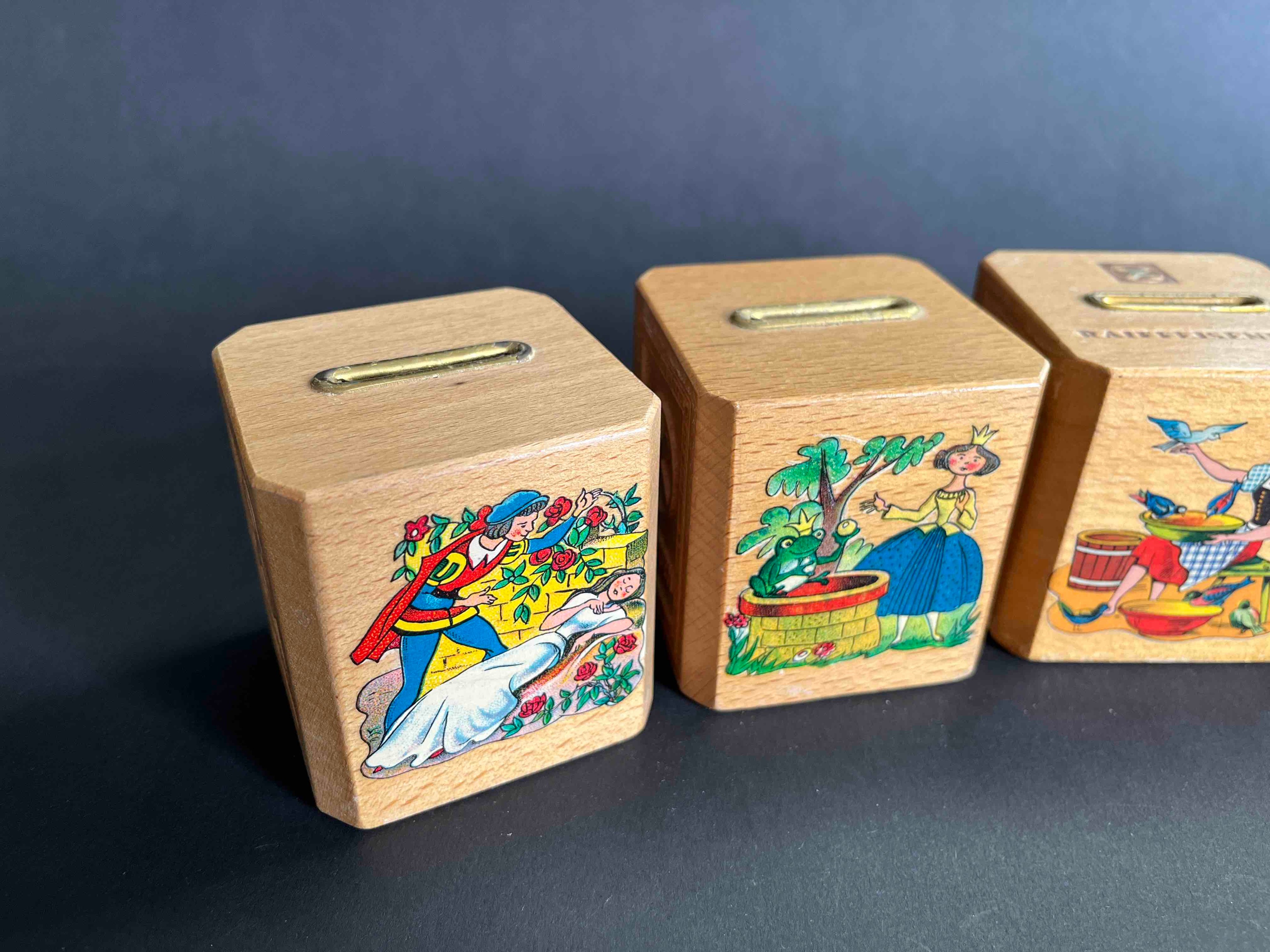 Set aus 4 Spardosen der Raiffeisenbank "Deutsche Märchen" Anfang der 1970er Jahre