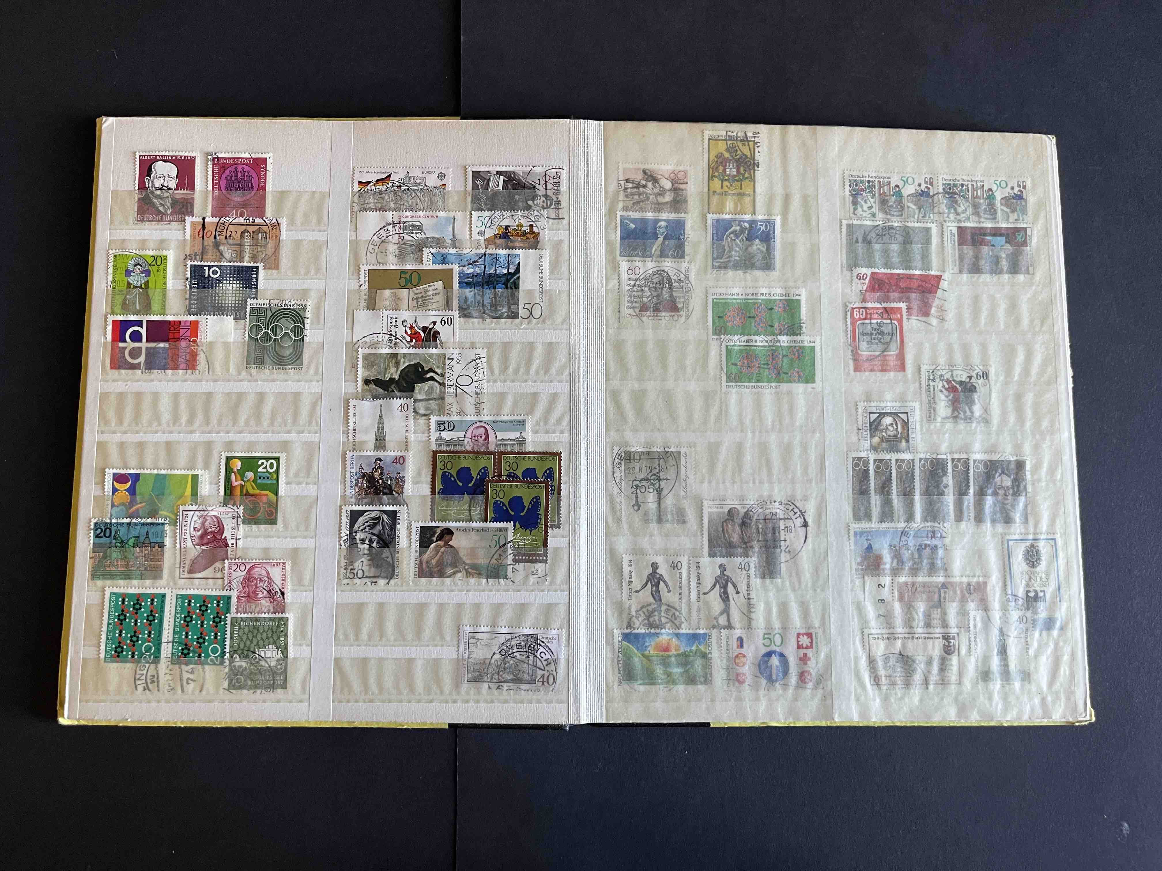 Briefmarken Album Bundesrepublik Deutschland gemischt 022