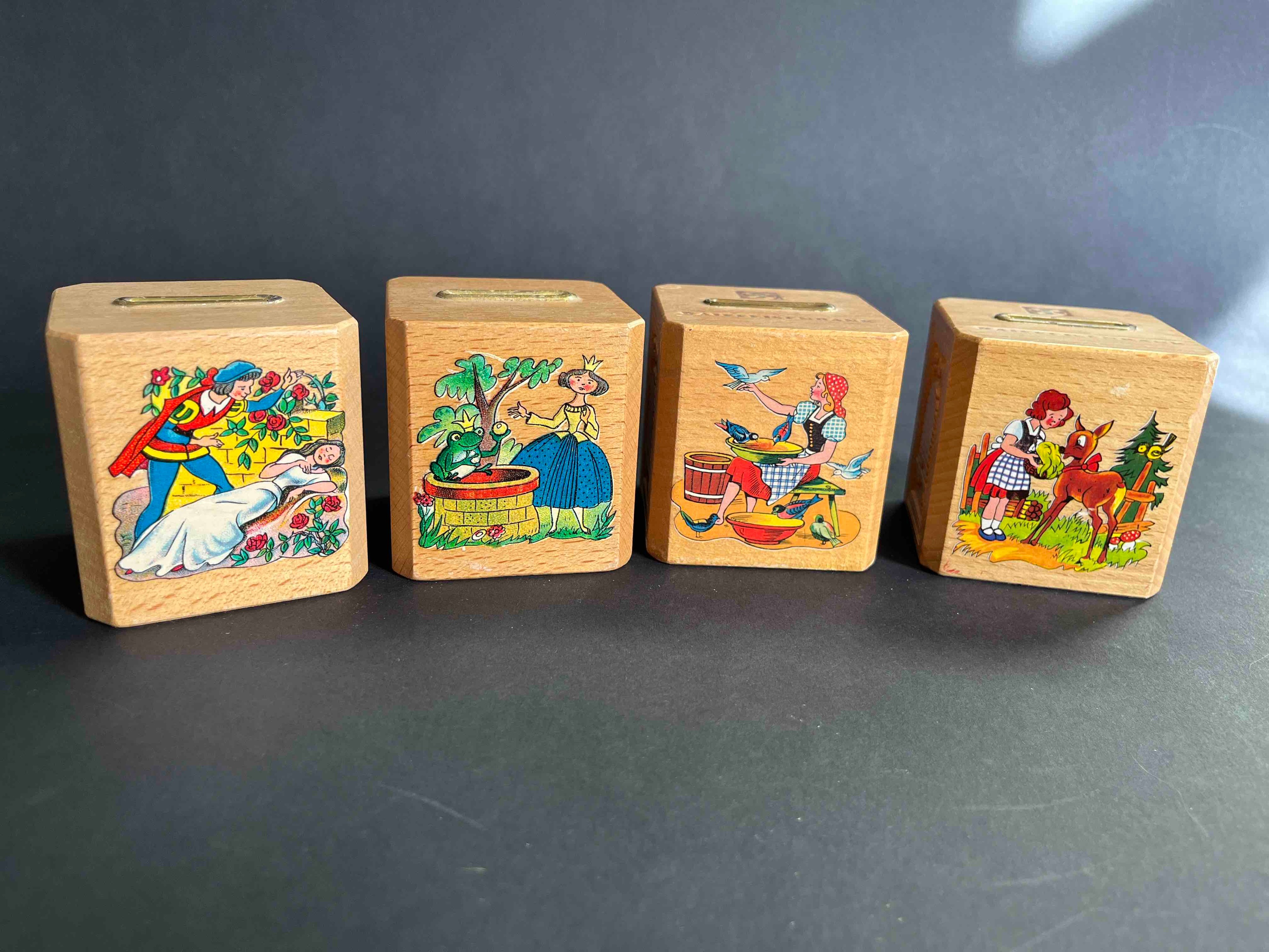 Set aus 4 Spardosen der Raiffeisenbank "Deutsche Märchen" Anfang der 1970er Jahre