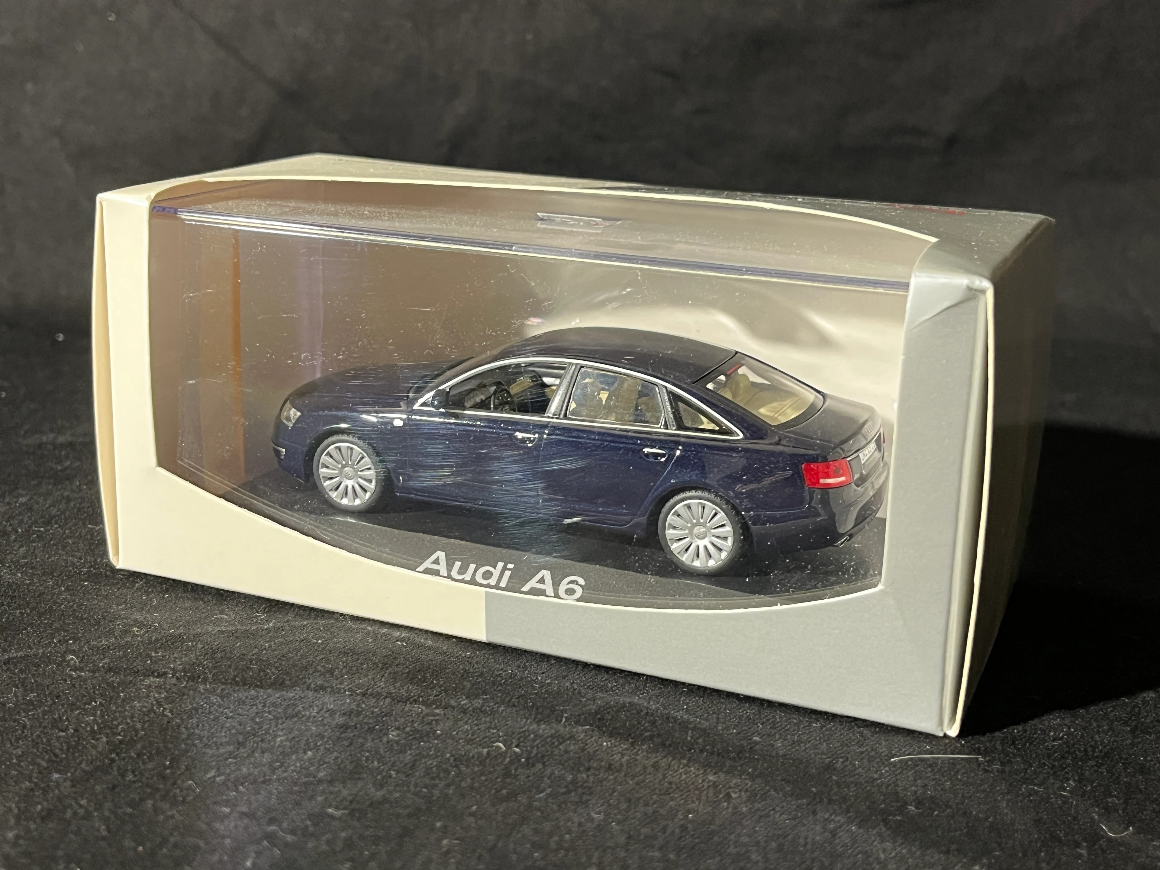 Audi A6 Werbemodell der AUDI AG 1:43 blau in OVP