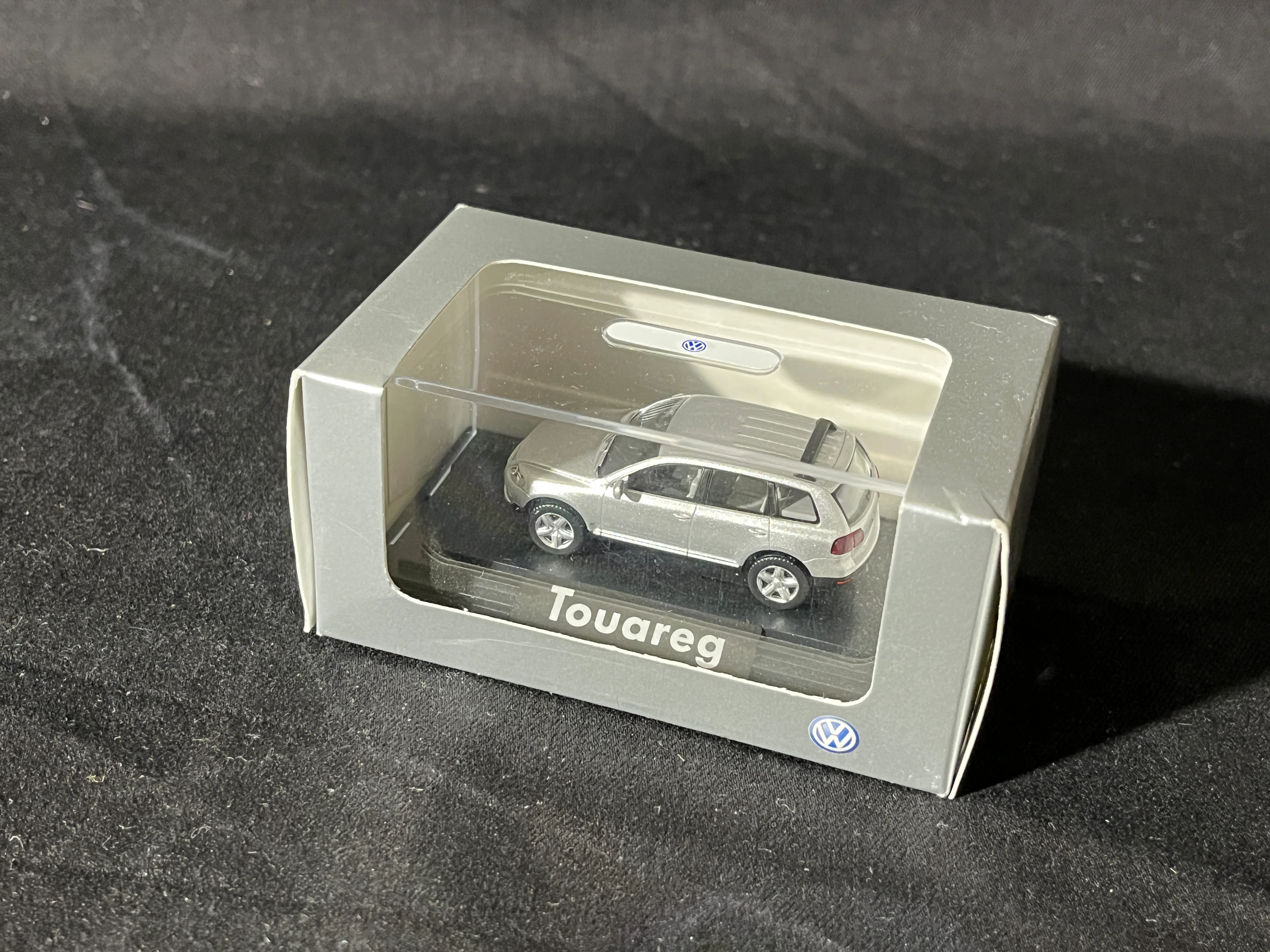 VW Touareg Werbemodell der VOLKSWAGEN AG 1:43 silber in OVP