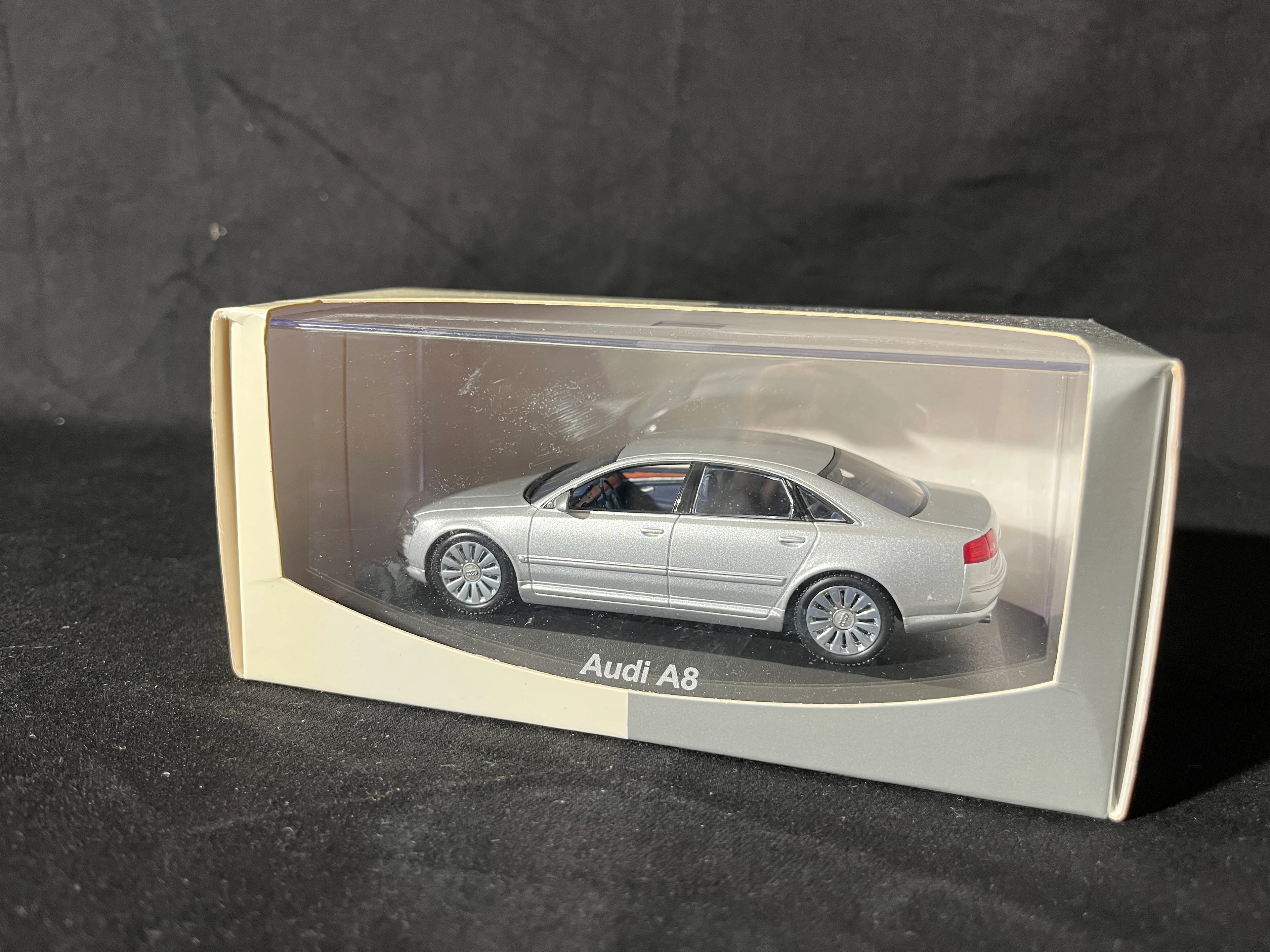 Audi A8 Werbemodell der AUDI AG 1:43 silber in OVP