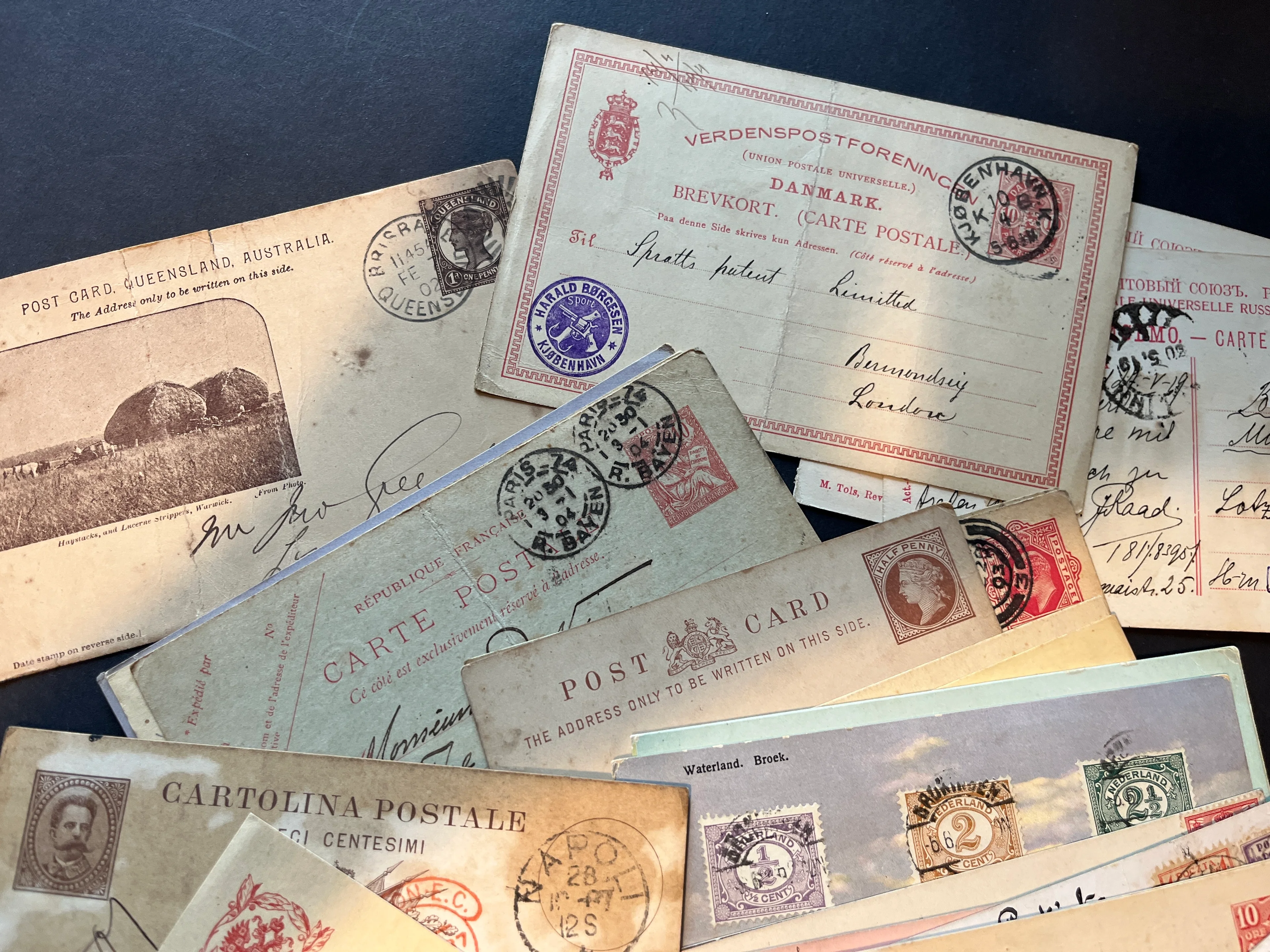 Konvolut alter Briefe, Postkarten und Ganzsachen aus allen Ländern