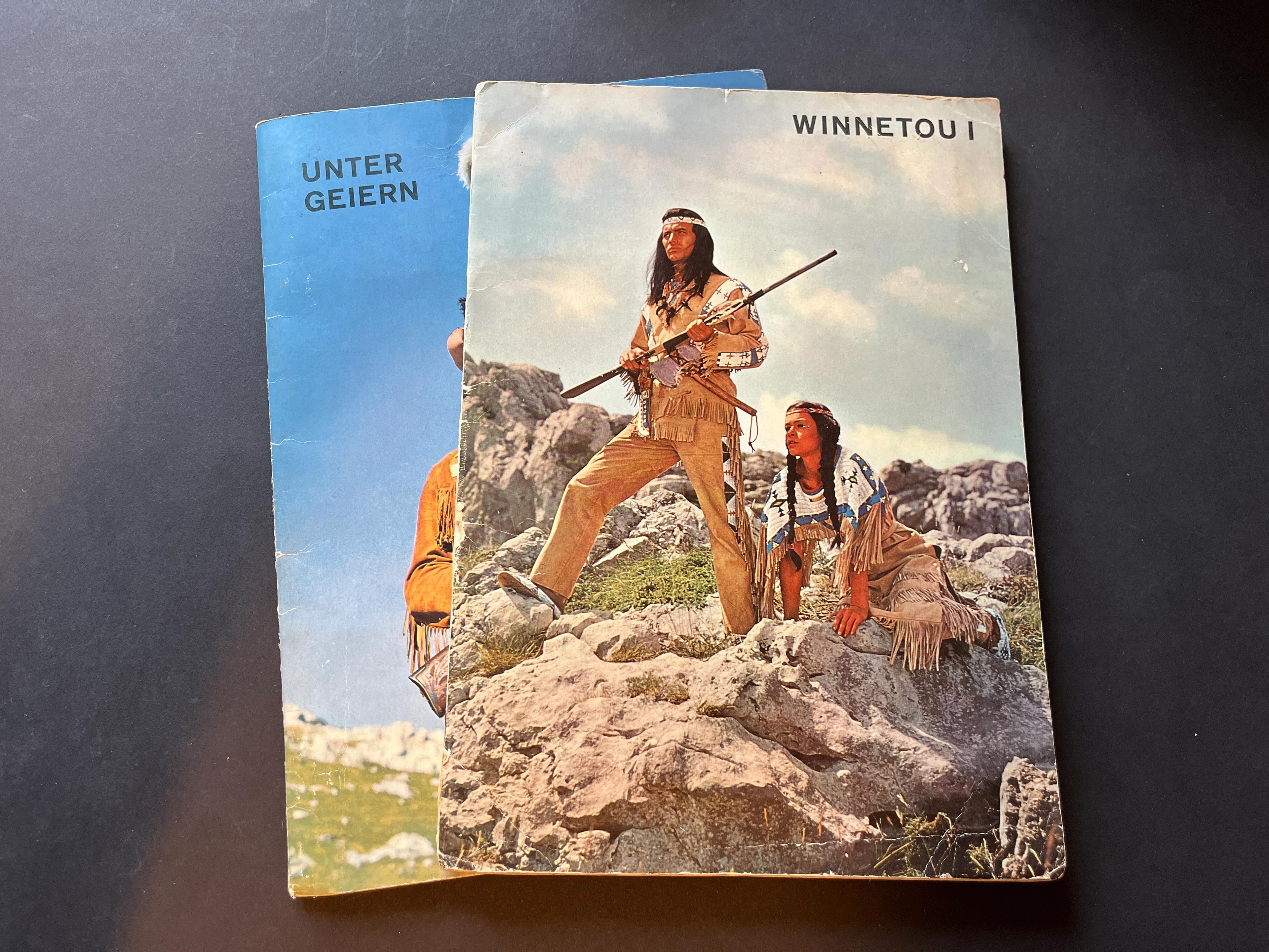 Sammelalbum "Winnetou II" und "Unter Geiern" 
