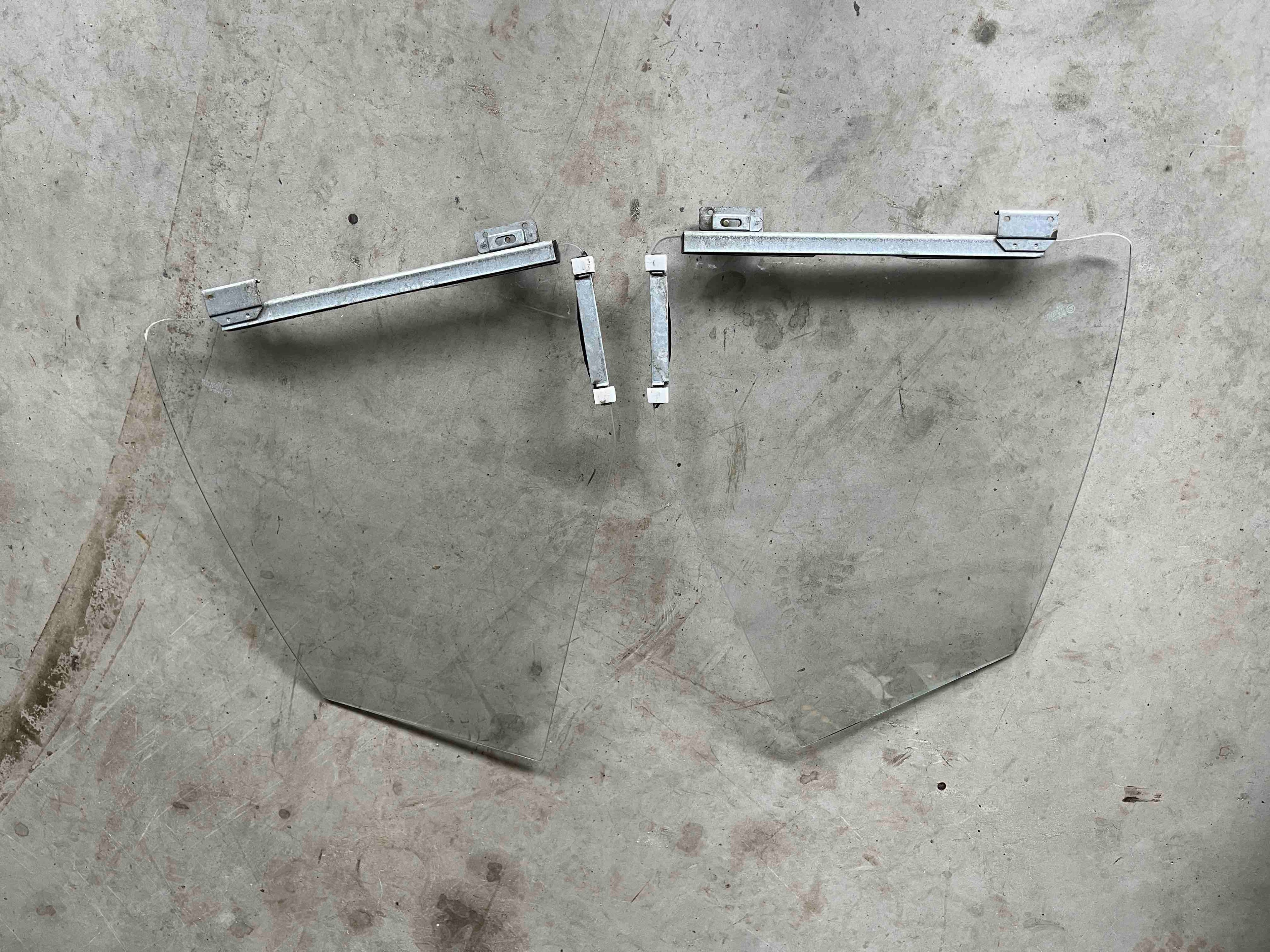 Ford Escort MKIV (1986-1989) Seitenscheiben hinten RH & LH