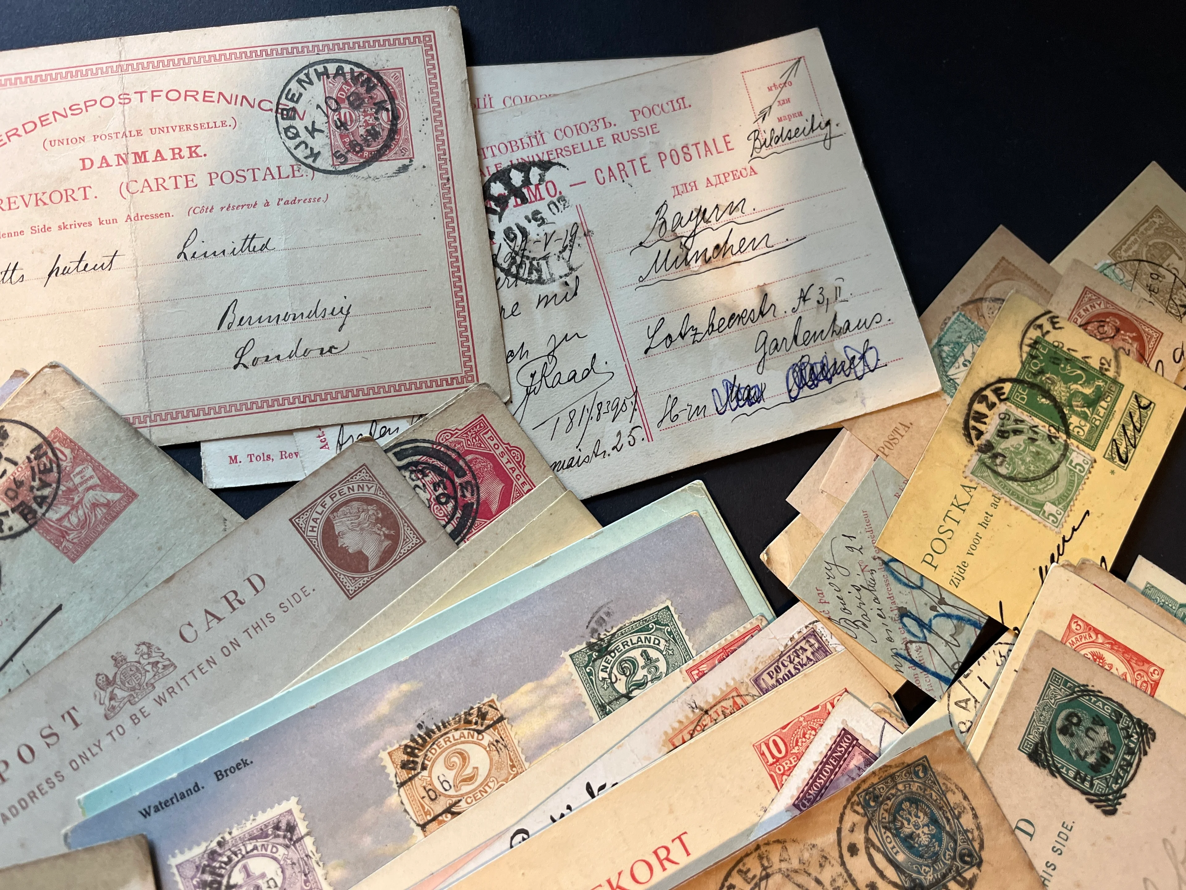 Konvolut alter Briefe, Postkarten und Ganzsachen aus allen Ländern