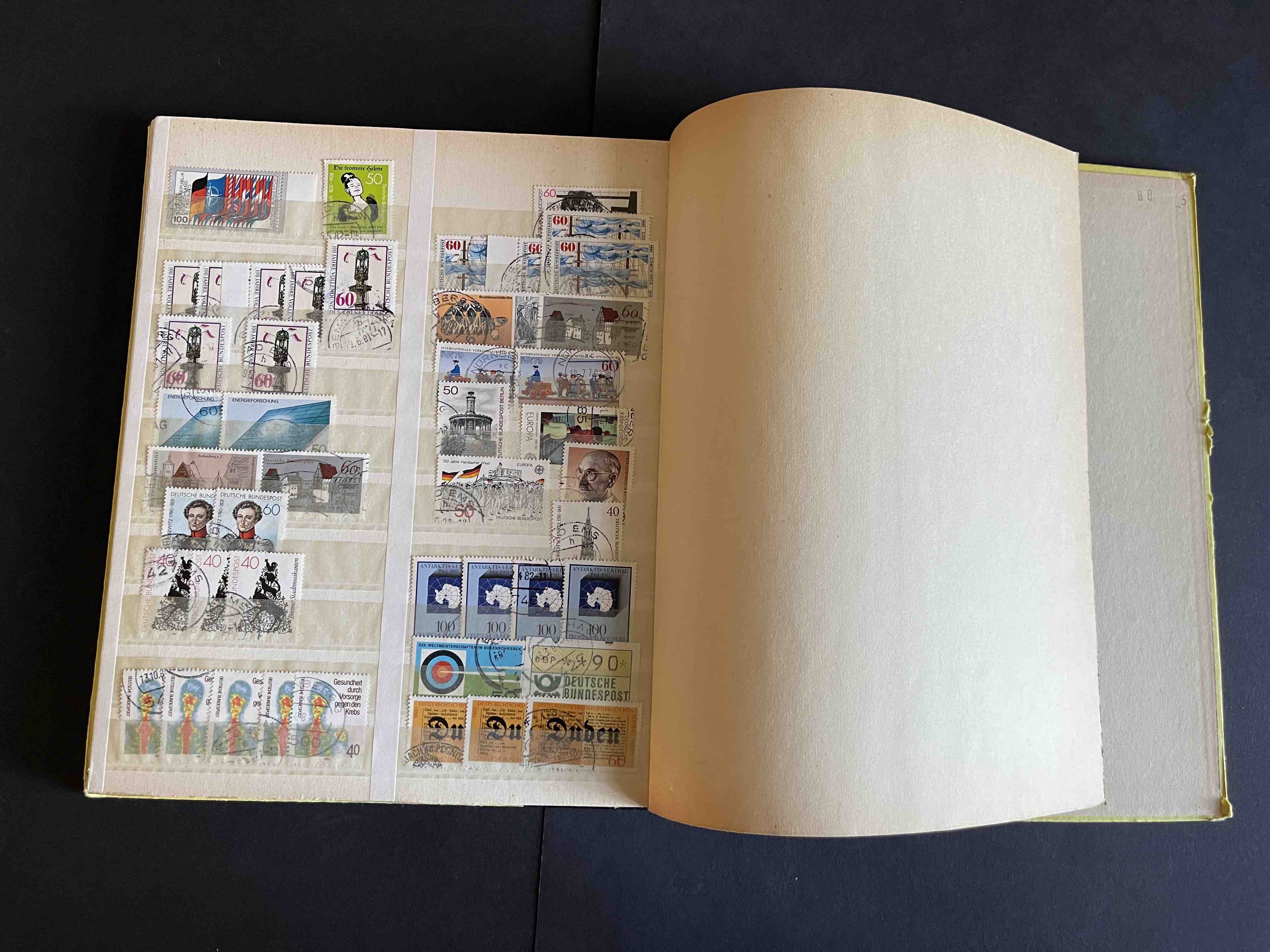 Briefmarken Album Bundesrepublik Deutschland gemischt 022