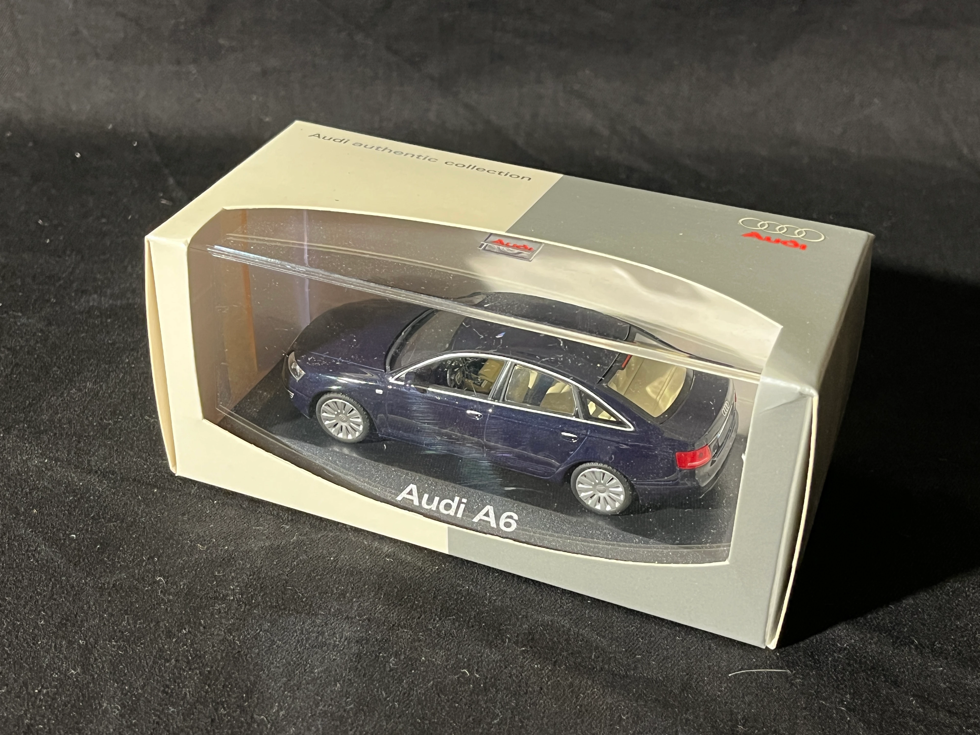 Audi A6 Werbemodell der AUDI AG 1:43 blau in OVP