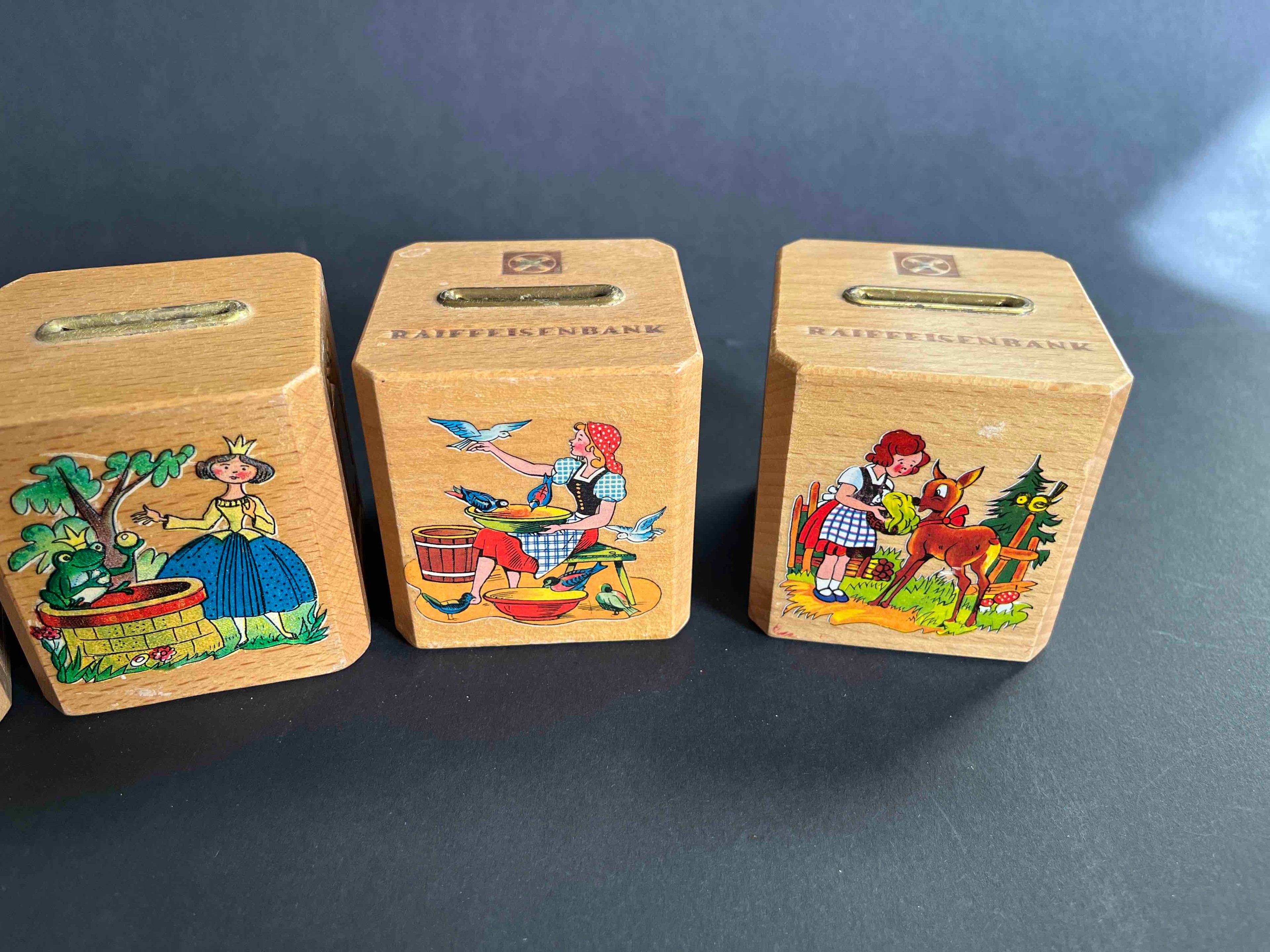 Set aus 4 Spardosen der Raiffeisenbank "Deutsche Märchen" Anfang der 1970er Jahre