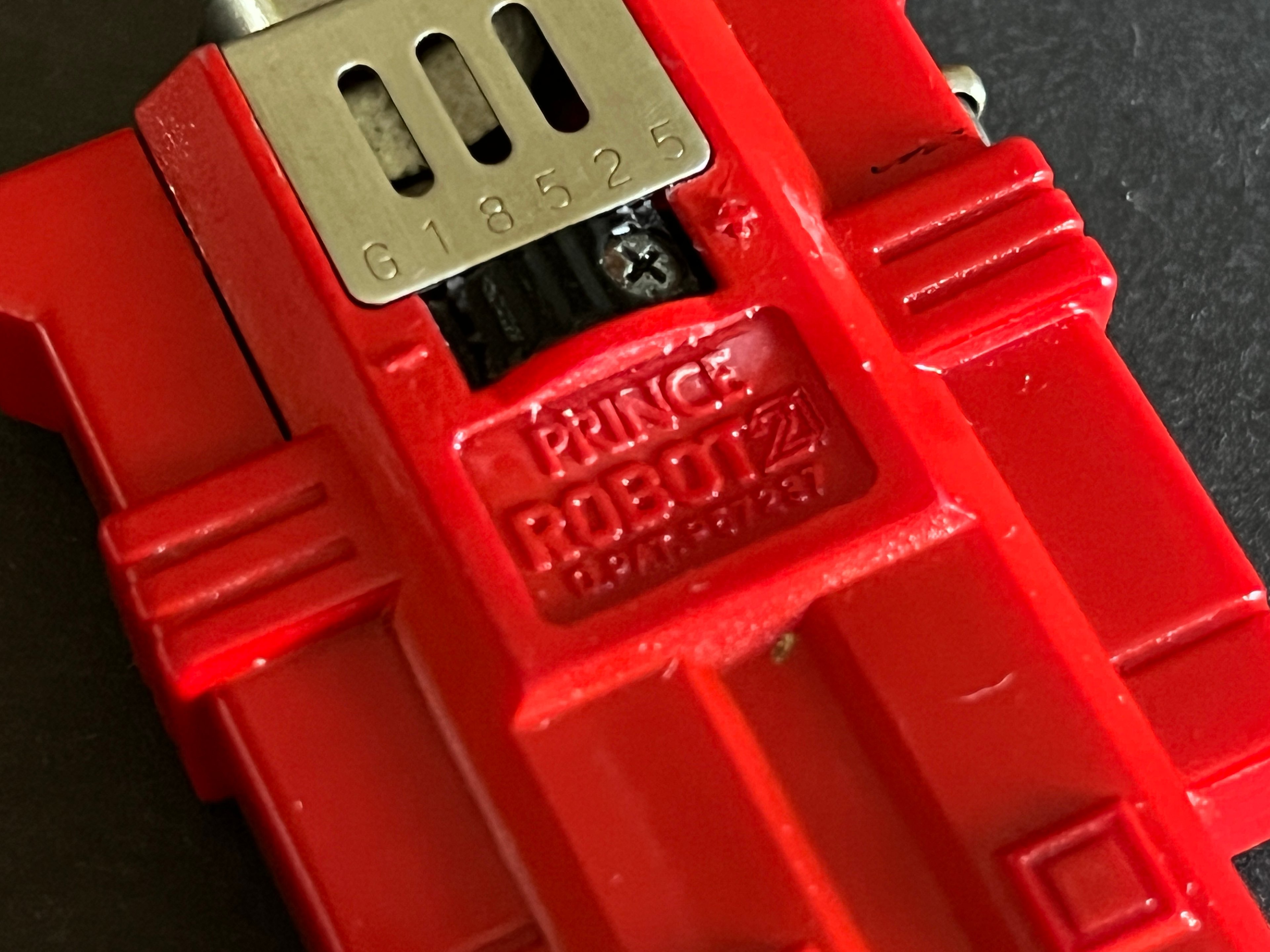 Gasfeuerzeug "Prince Robot 21" rot
