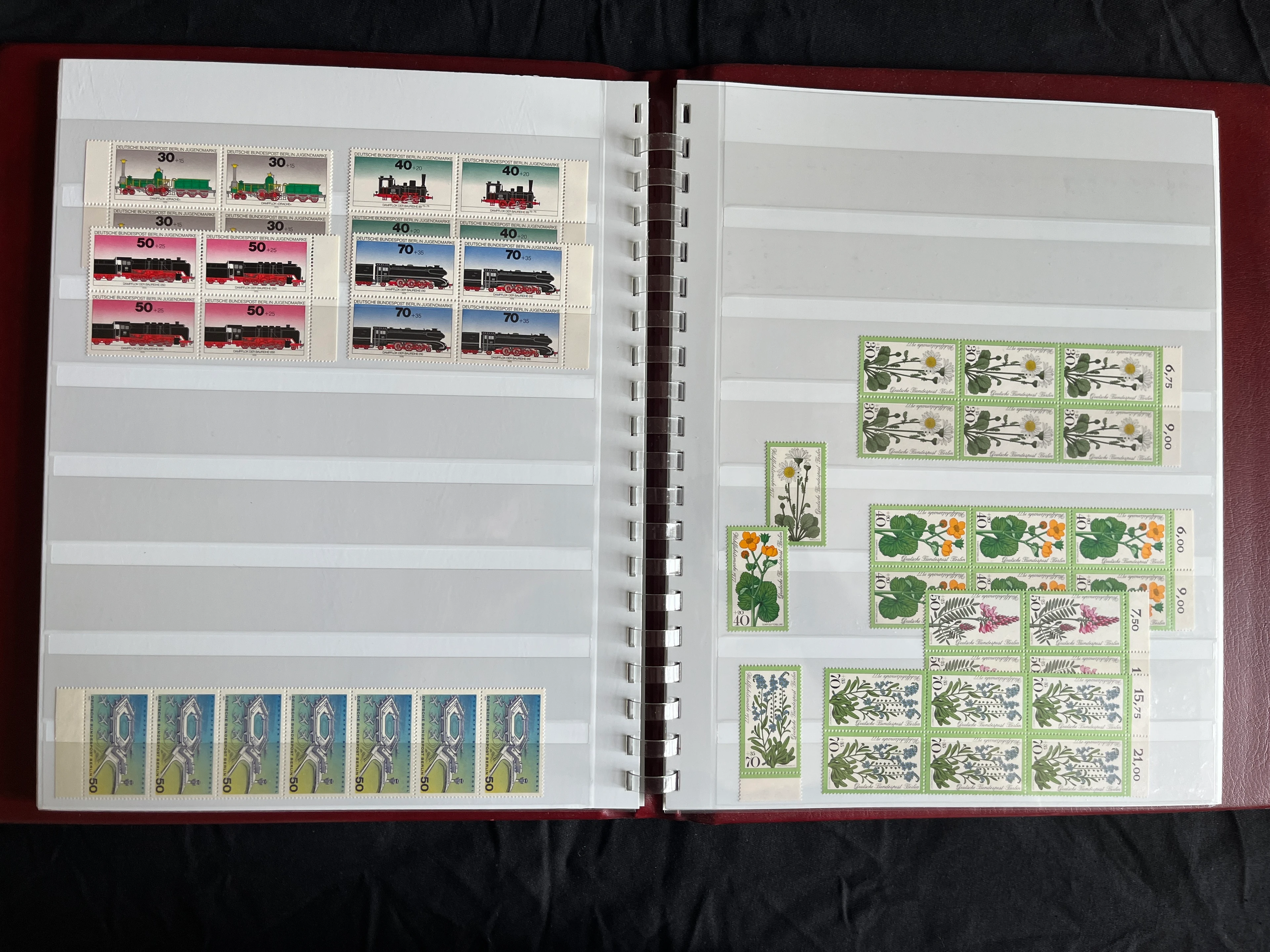 Briefmarken Album BERLIN (West) 70er/80er Bogenteile postfrisch 014