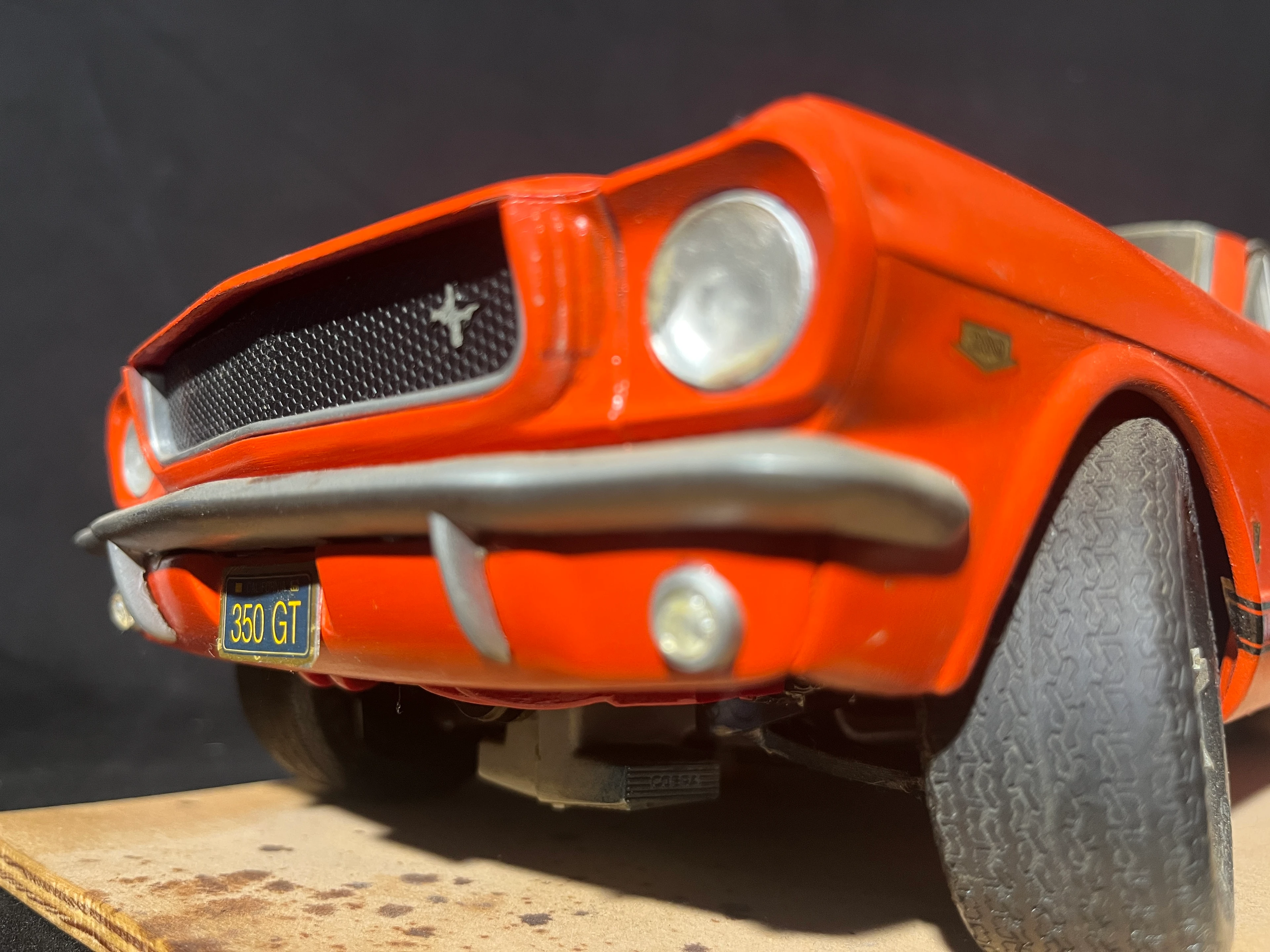 DK003 FORD Mustang REVELL 1:12 orange "Scheunenfund" mit Patina