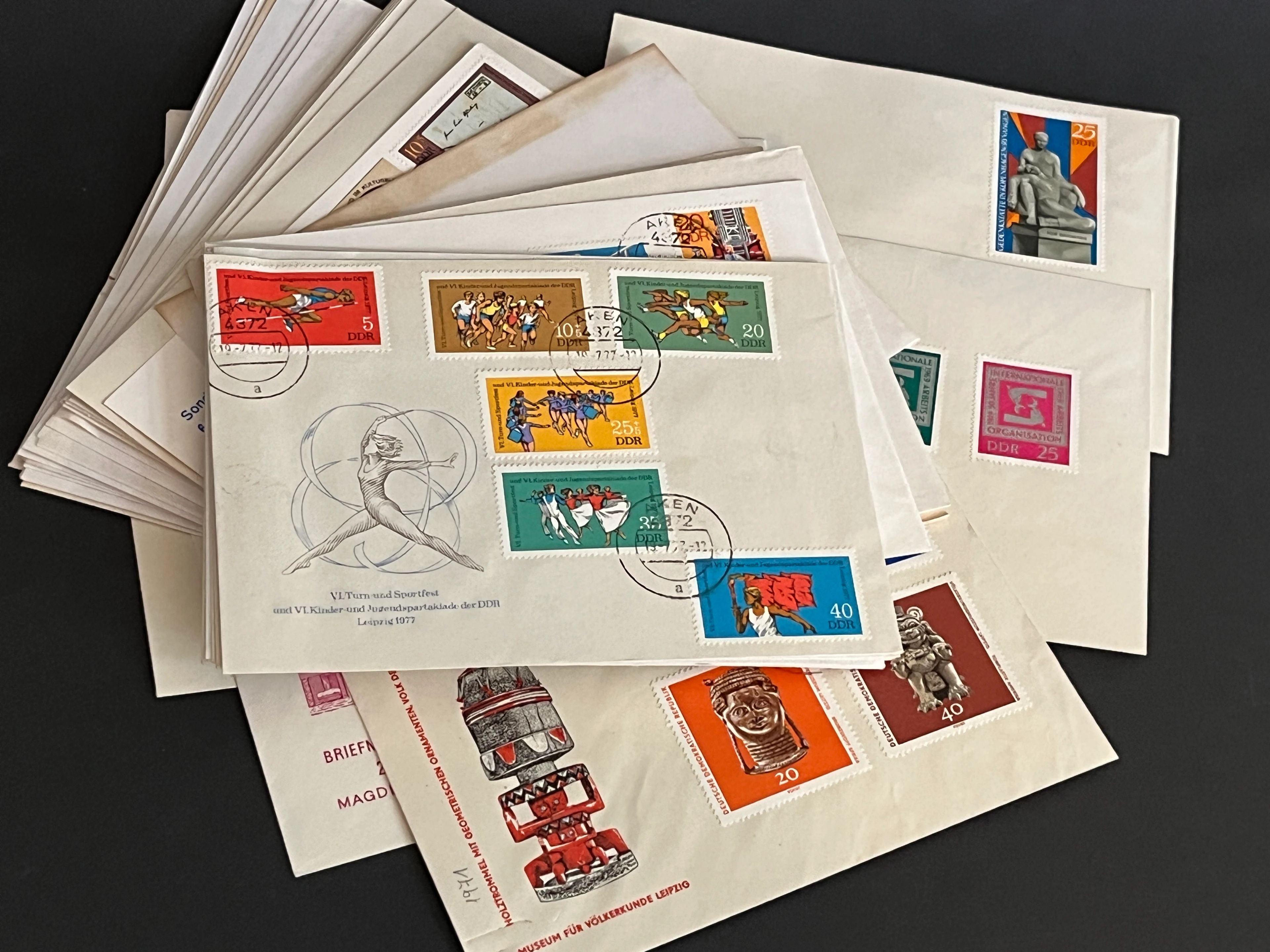 Sammlung von 43 Ersttagsbriefen DDR  Deutsche Demokratische Republik