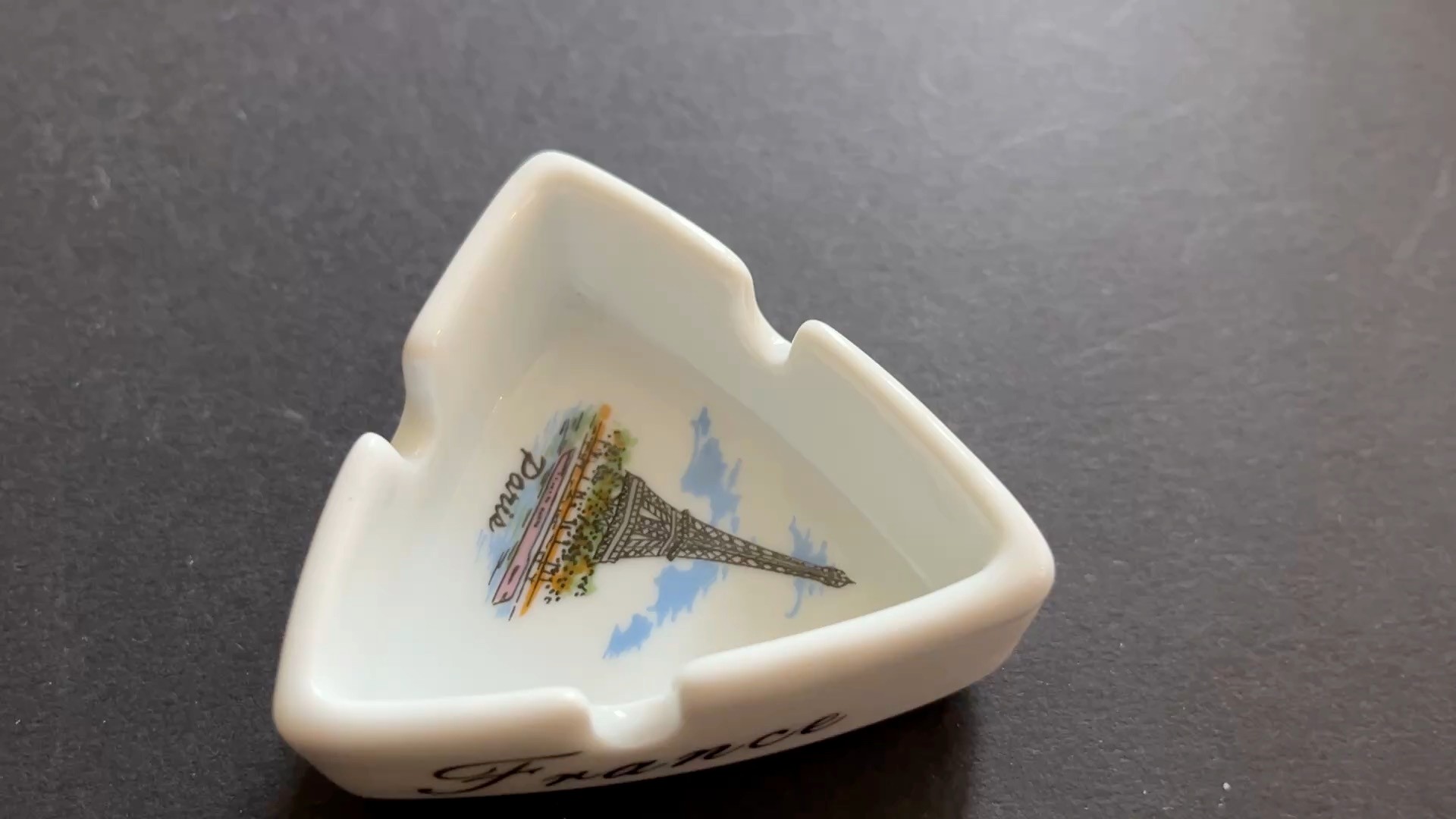 Souvenir aus Paris - kleiner Aschenbecher mit Eiffelturm "Tour Eiffel"