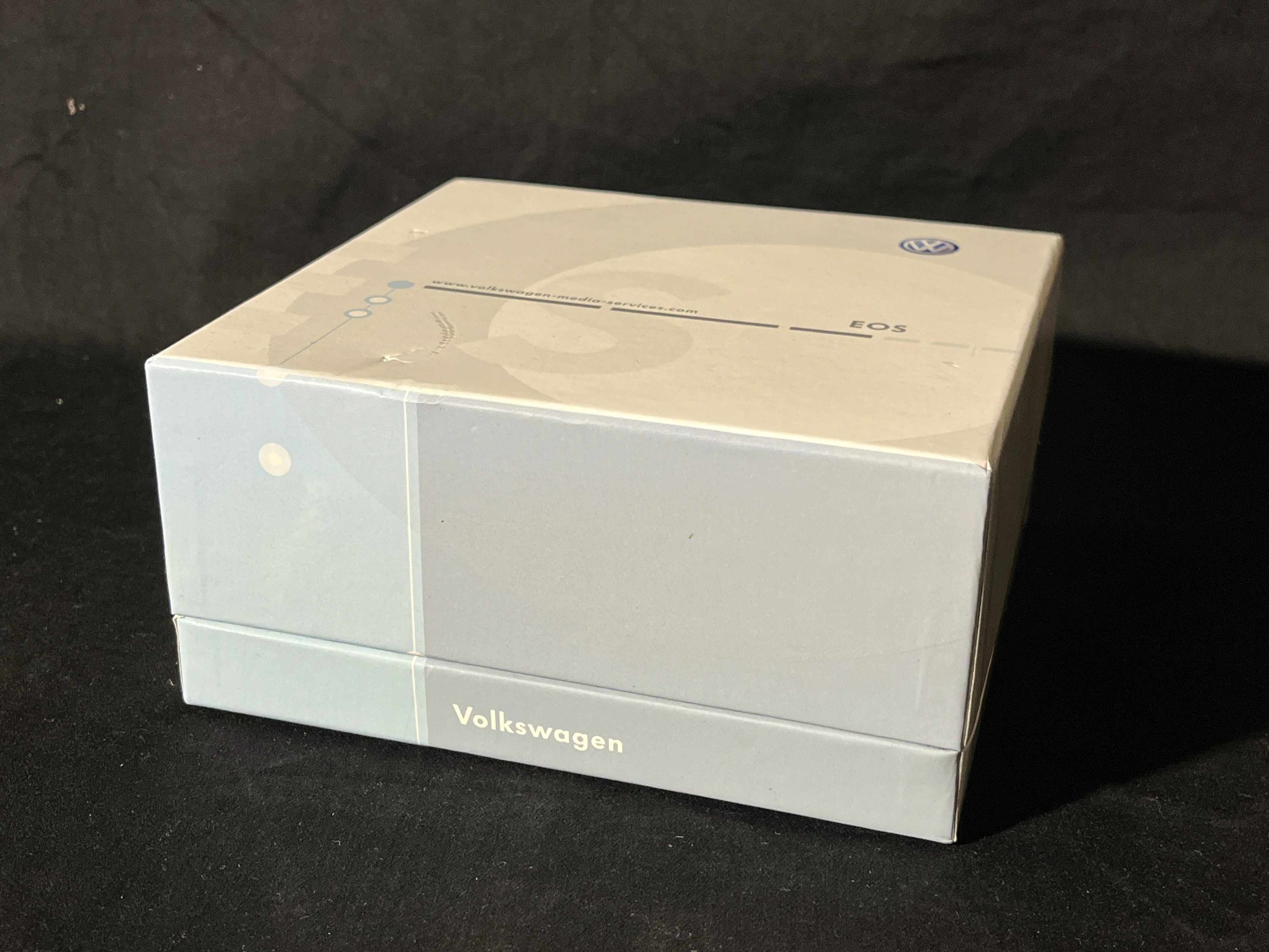 VW Display EOS Werbemodell der VOLKSWAGEN AG 1:43 silber in OVP