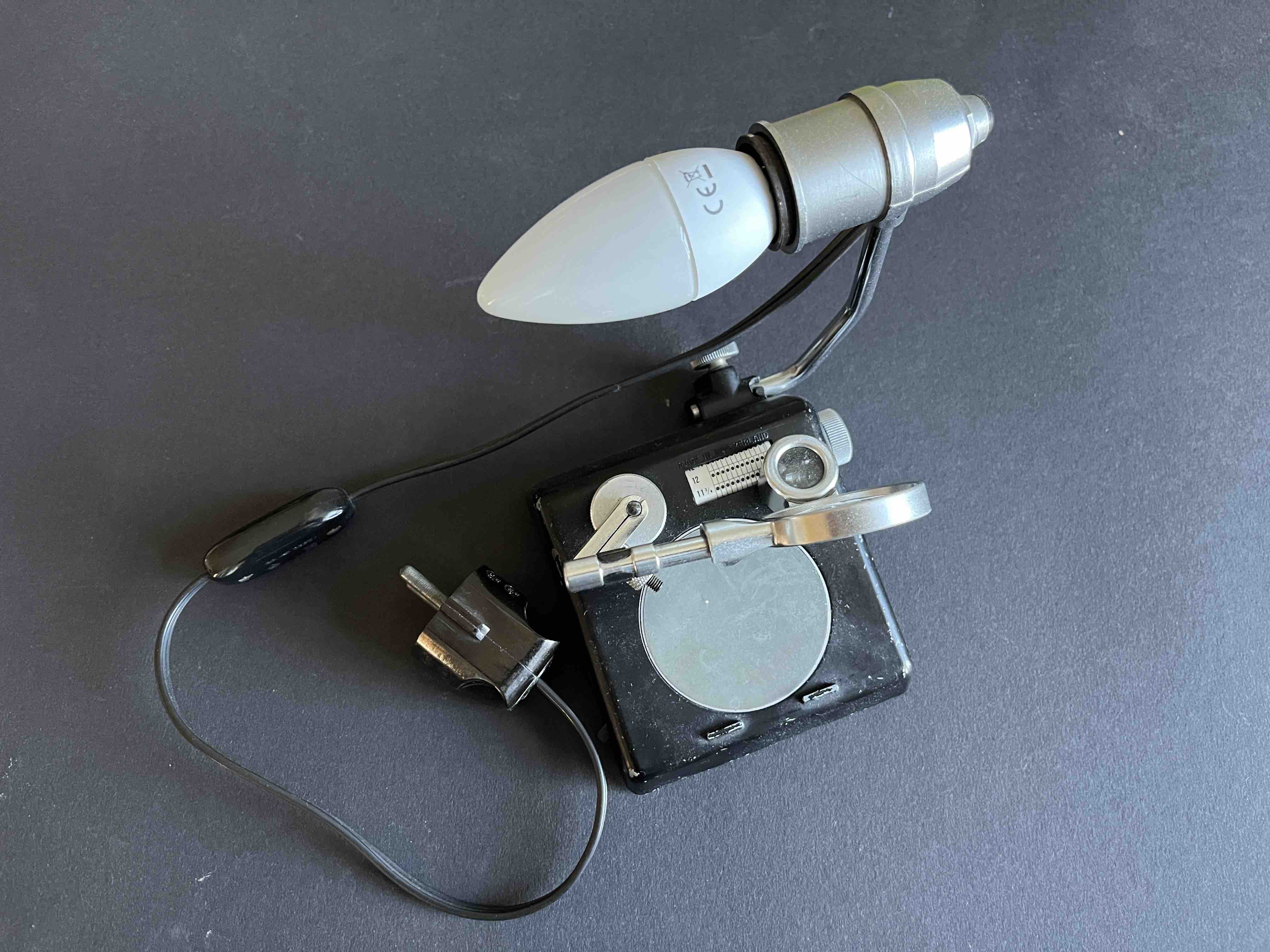 Briefmarken Lupe und Bestimmungsgerät 40er Jahre des 20. Jhd