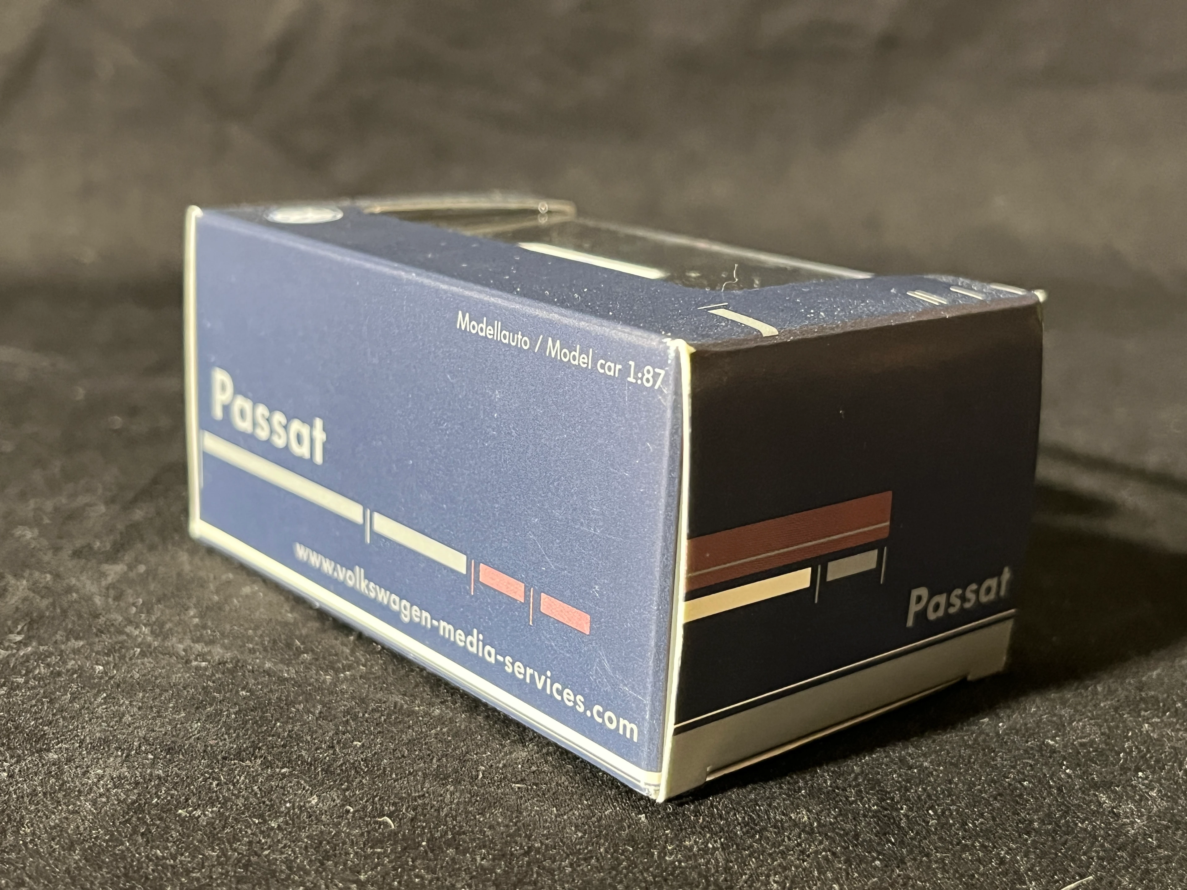 VW PASSAT 2005 Werbemodell der VOLKSWAGEN AG 1:87 silber in OVP