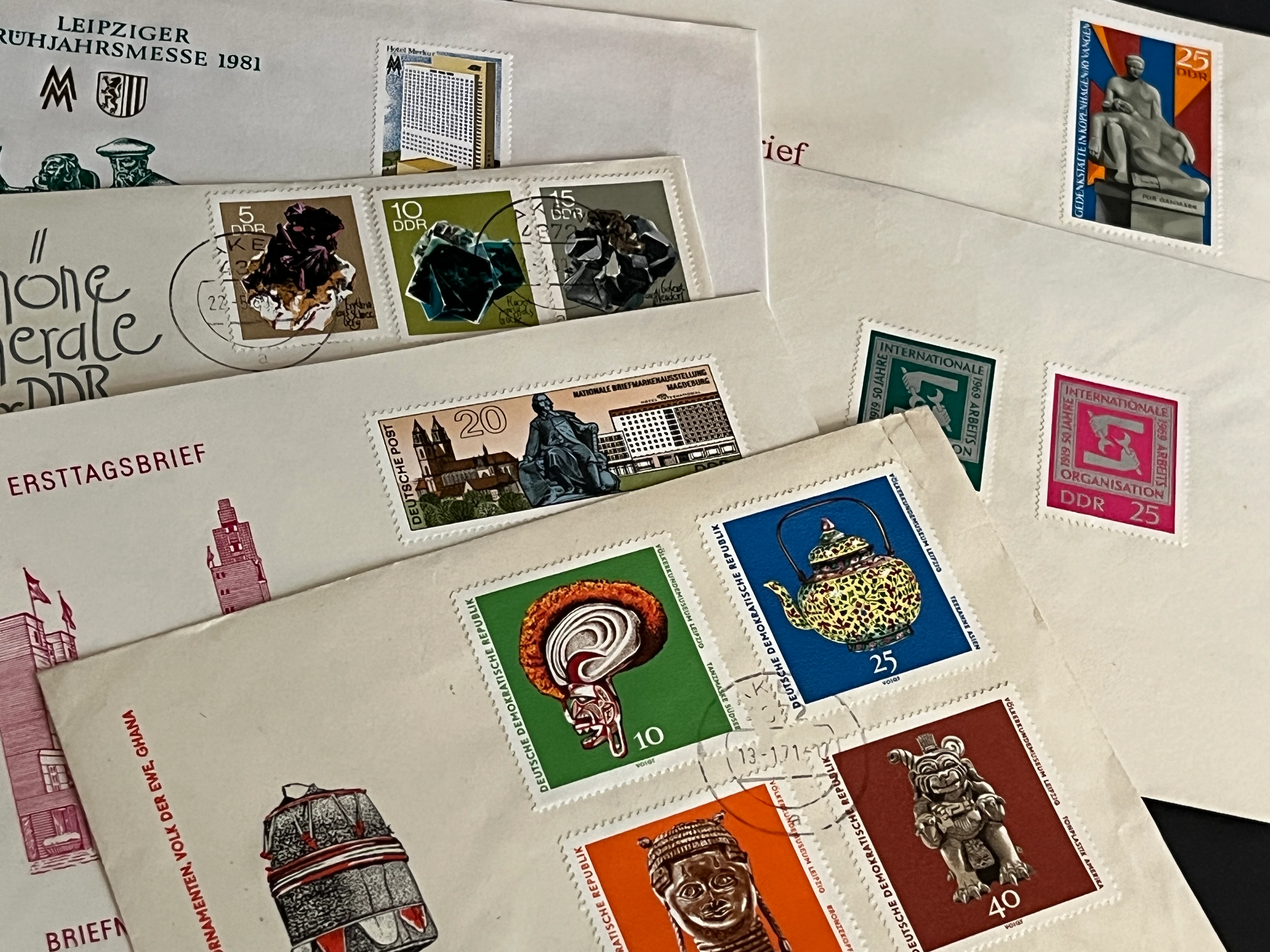 Sammlung von 43 Ersttagsbriefen DDR  Deutsche Demokratische Republik