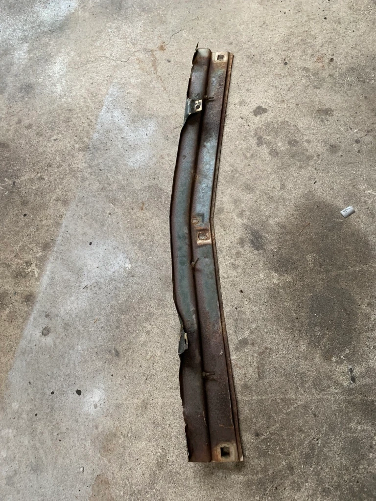 FORD Mustang 1966 Blechverkleidung unter Kühlergrill OEM