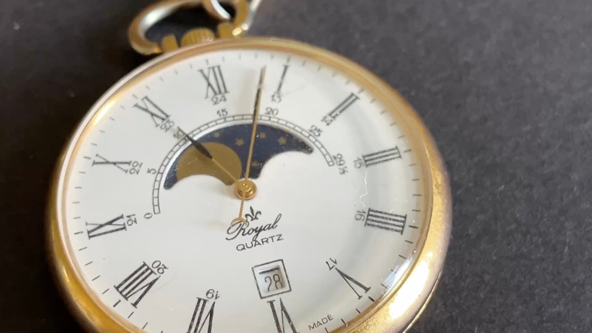 Taschenuhr an Kette "Royal Quartz" mit Mondphasenanzeige